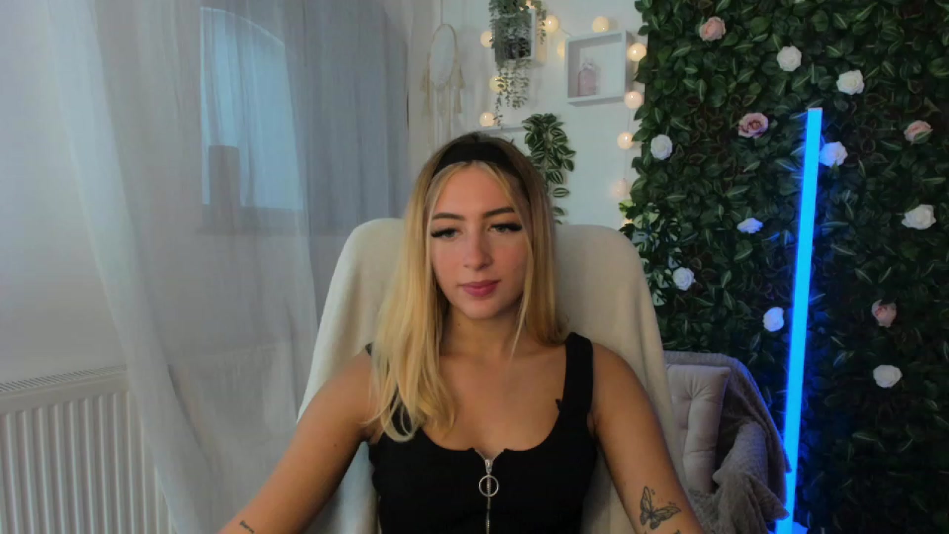 Gallery image thumbnail from Tina_Nappi18's myfreecams stream on, 09/10/2023, 14:32 image 8 of 20
