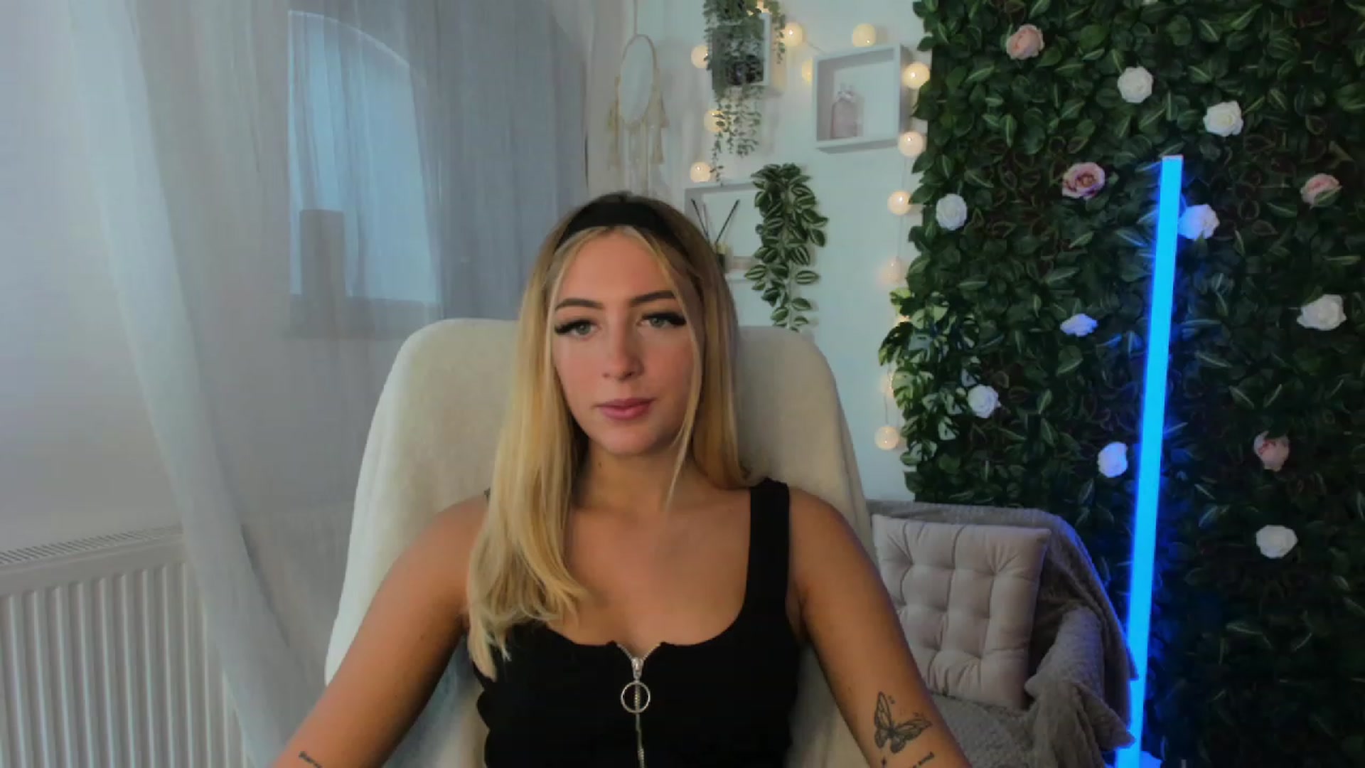 Gallery image thumbnail from Tina_Nappi18's myfreecams stream on, 09/10/2023, 15:15 image 6 of 20