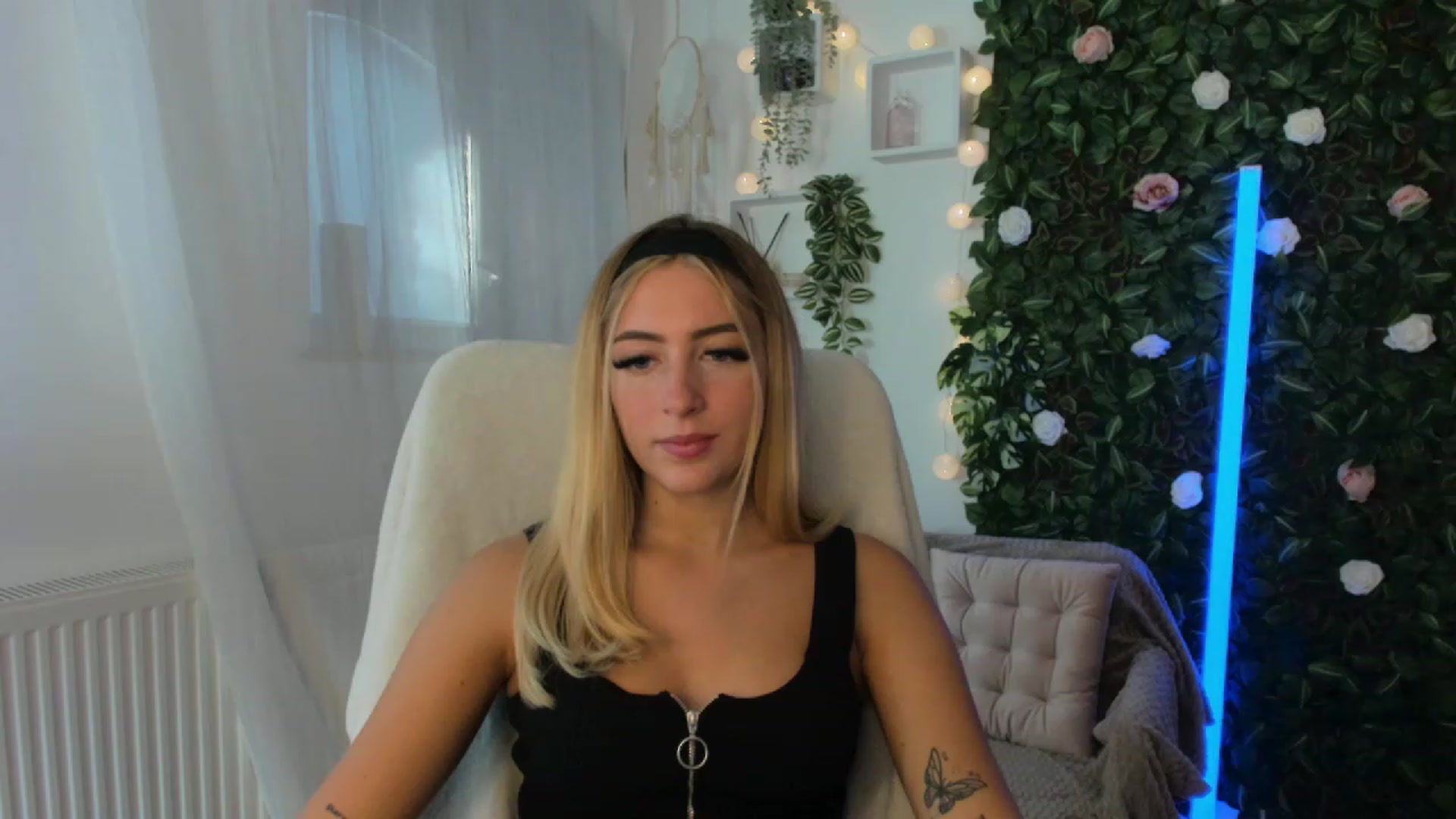 Gallery image thumbnail from Tina_Nappi18's myfreecams stream on, 09/10/2023, 15:15 image 13 of 20