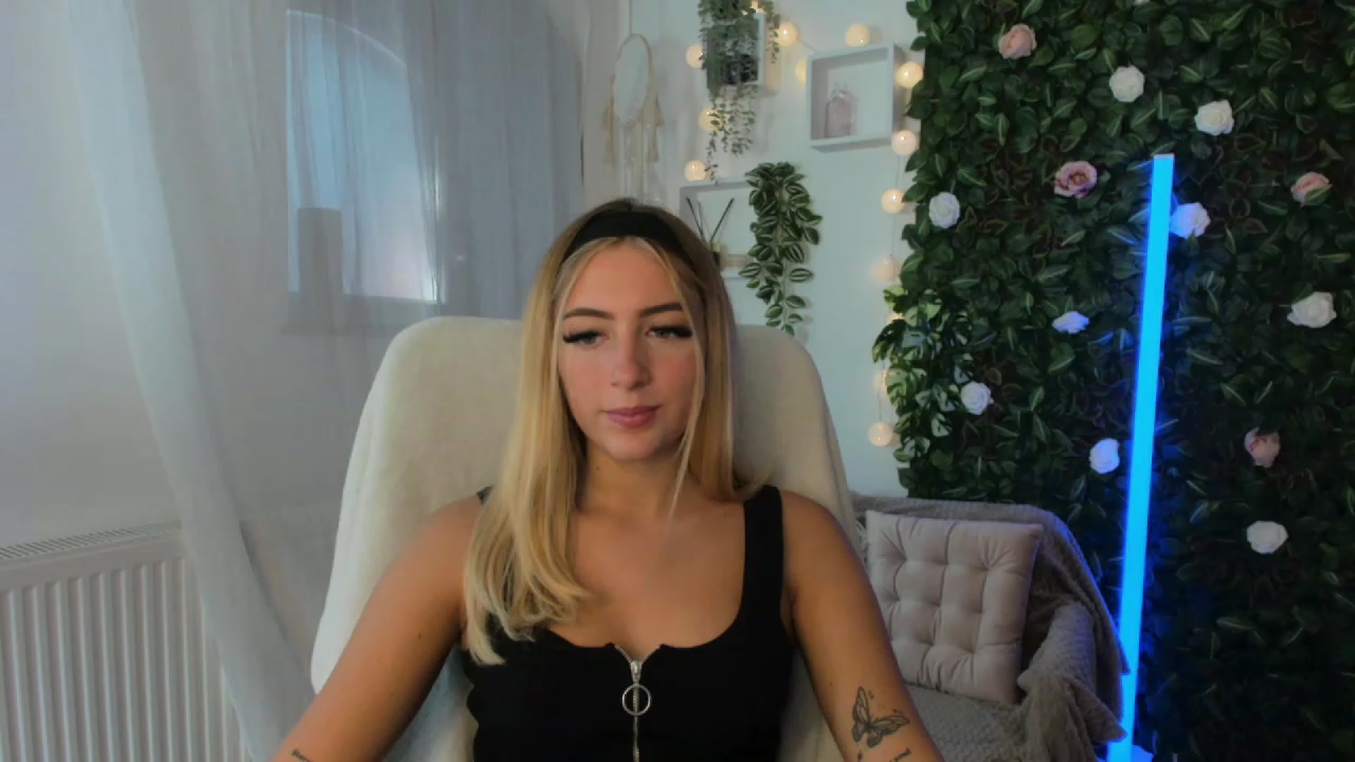 Gallery image thumbnail from Tina_Nappi18's myfreecams stream on, 09/10/2023, 15:15 image 10 of 20