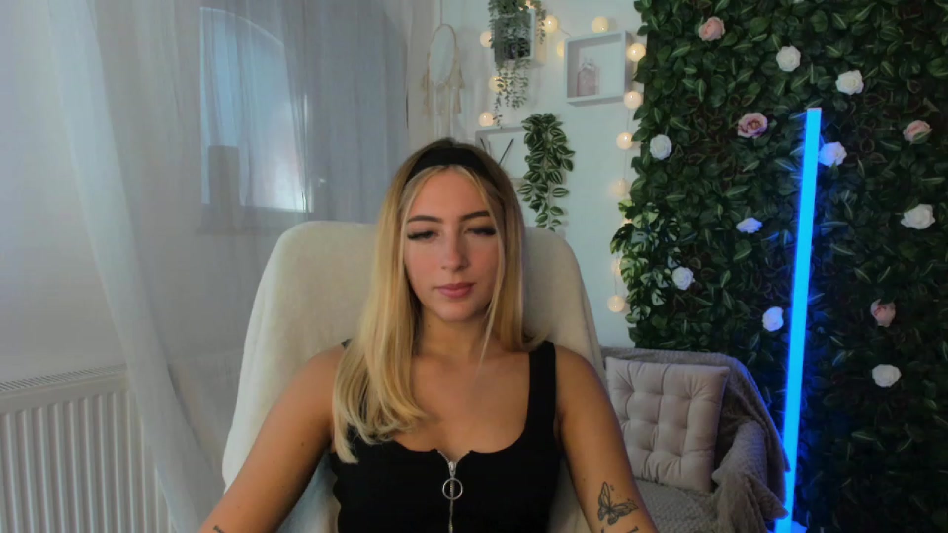 Gallery image thumbnail from Tina_Nappi18's myfreecams stream on, 09/10/2023, 15:15 image 11 of 20