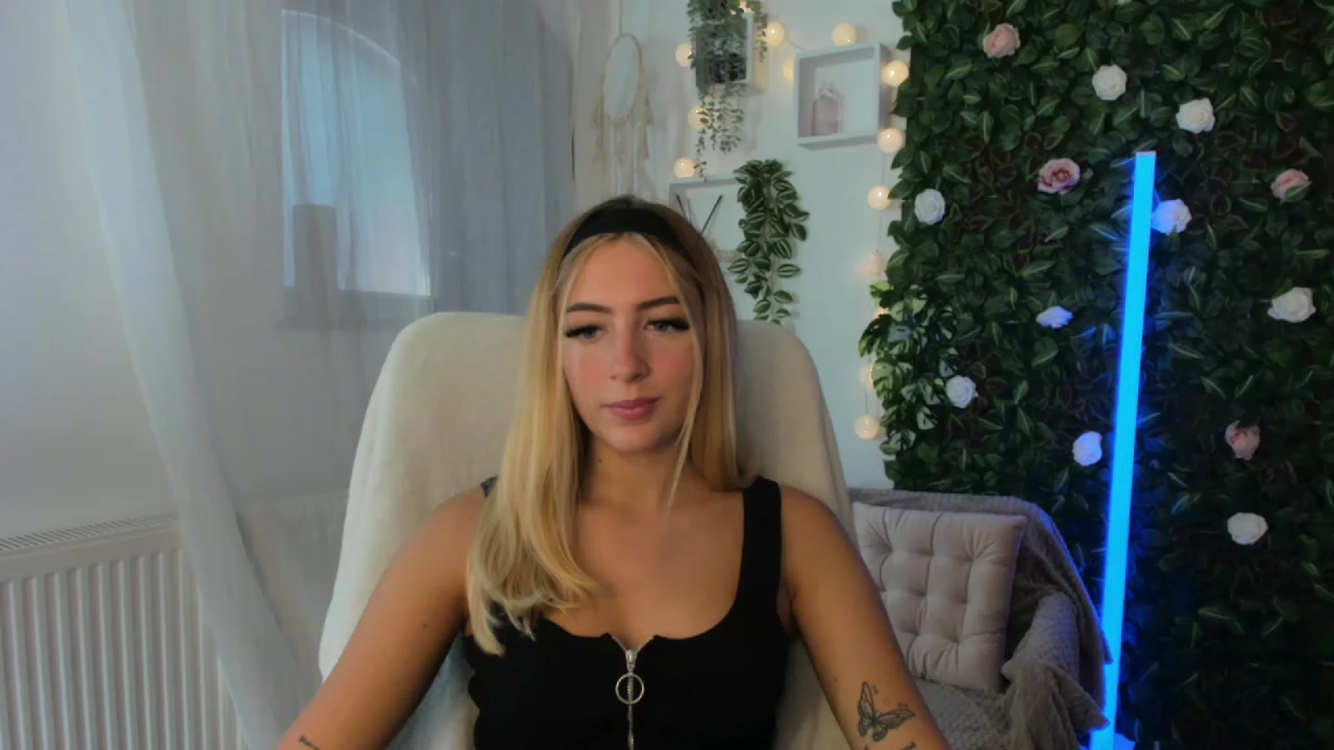 Gallery image thumbnail from Tina_Nappi18's myfreecams stream on, 09/10/2023, 15:15 image 9 of 20