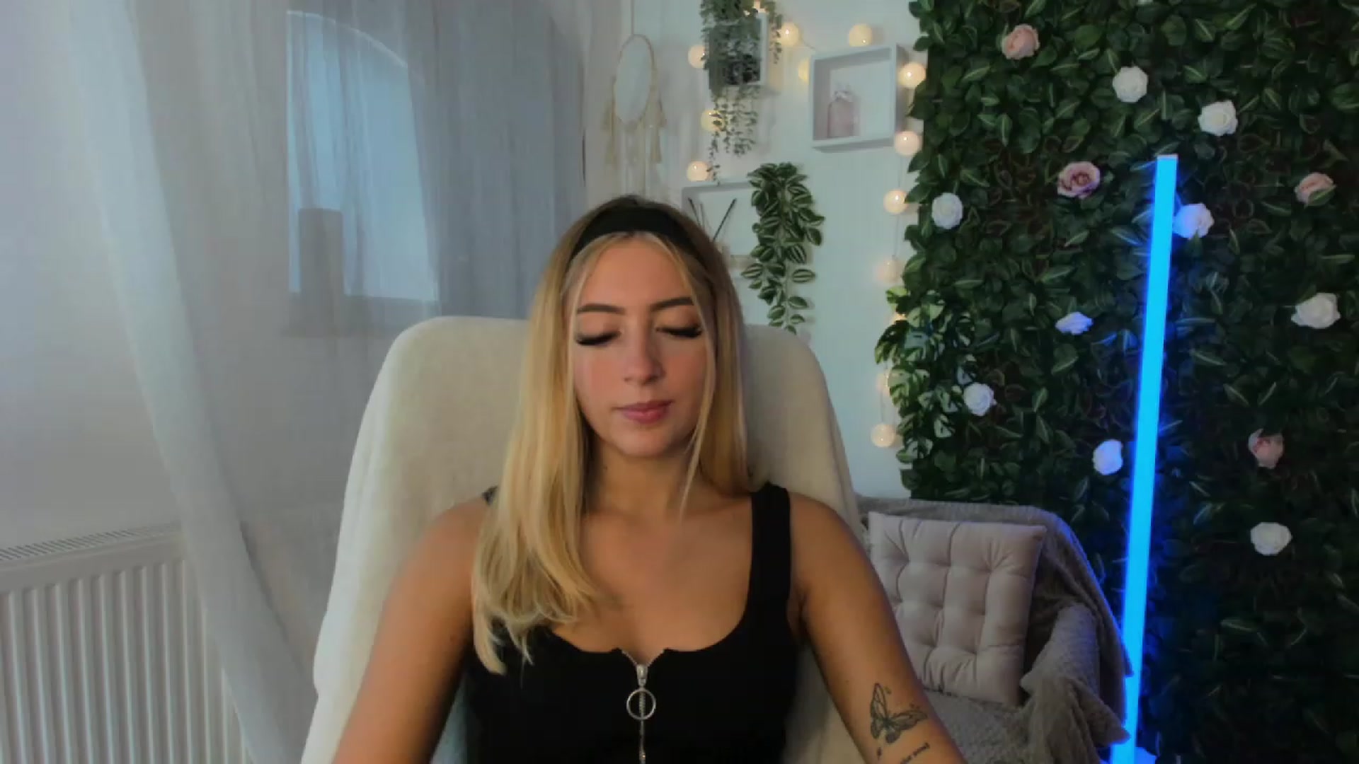 Gallery image thumbnail from Tina_Nappi18's myfreecams stream on, 09/10/2023, 15:15 image 8 of 20
