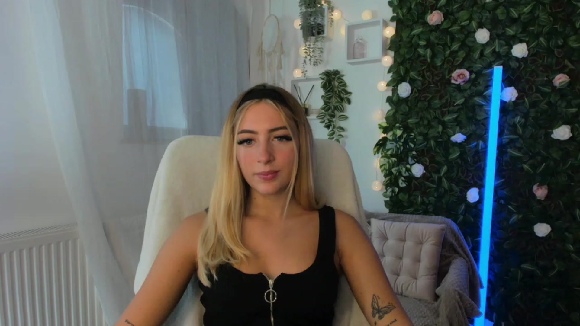 Gallery image thumbnail from Tina_Nappi18's myfreecams stream on, 09/10/2023, 15:15 image 7 of 20