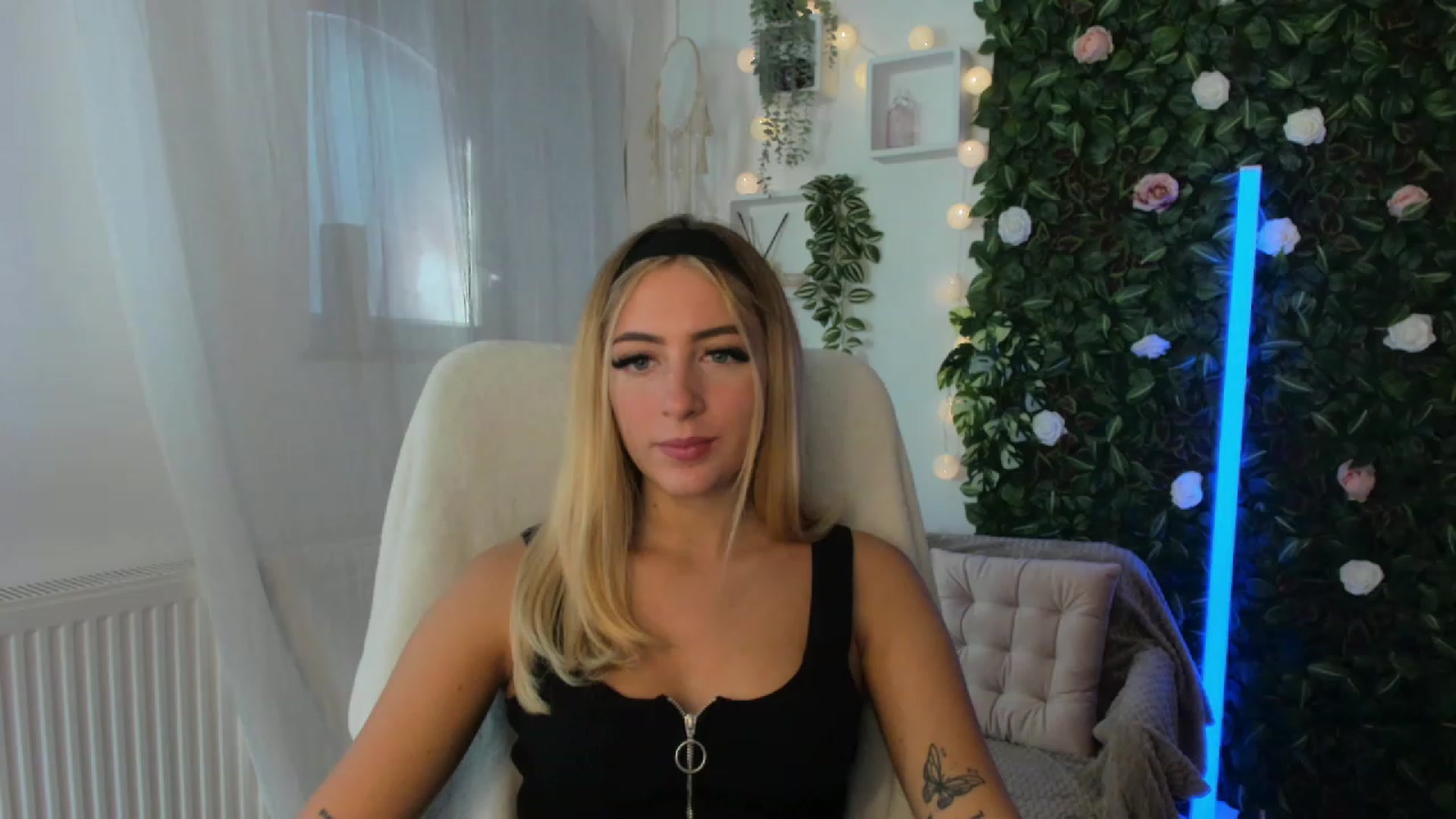 Gallery image thumbnail from Tina_Nappi18's myfreecams stream on, 09/10/2023, 15:15 image 12 of 20