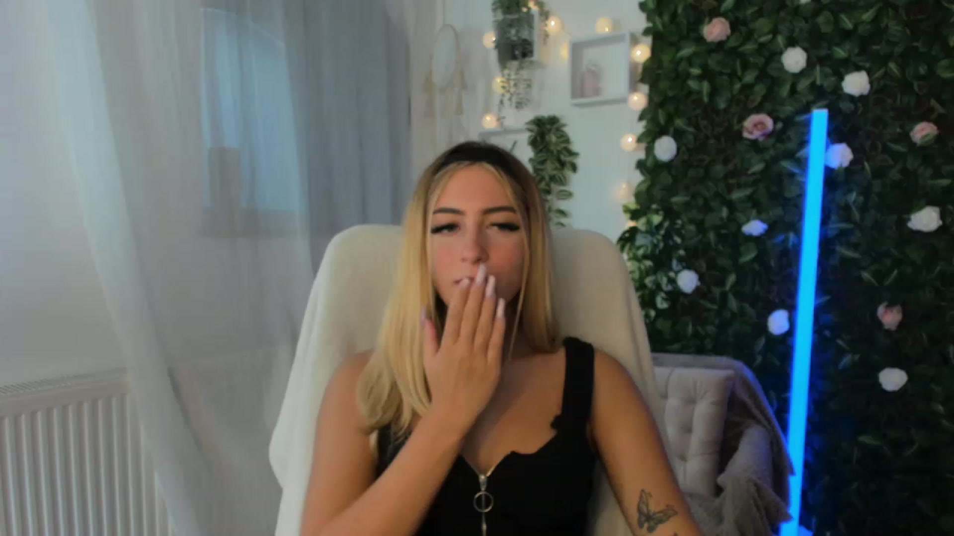 Gallery image thumbnail from Tina_Nappi18's myfreecams stream on, 09/10/2023, 15:56 image 10 of 20