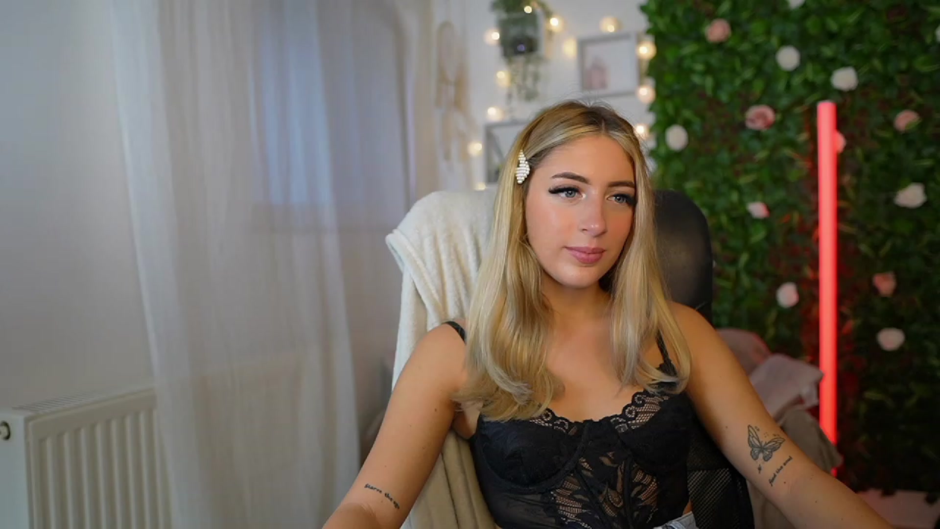 Gallery image thumbnail from Tina_Nappi18's myfreecams stream on, 09/12/2023, 14:33 image 10 of 20