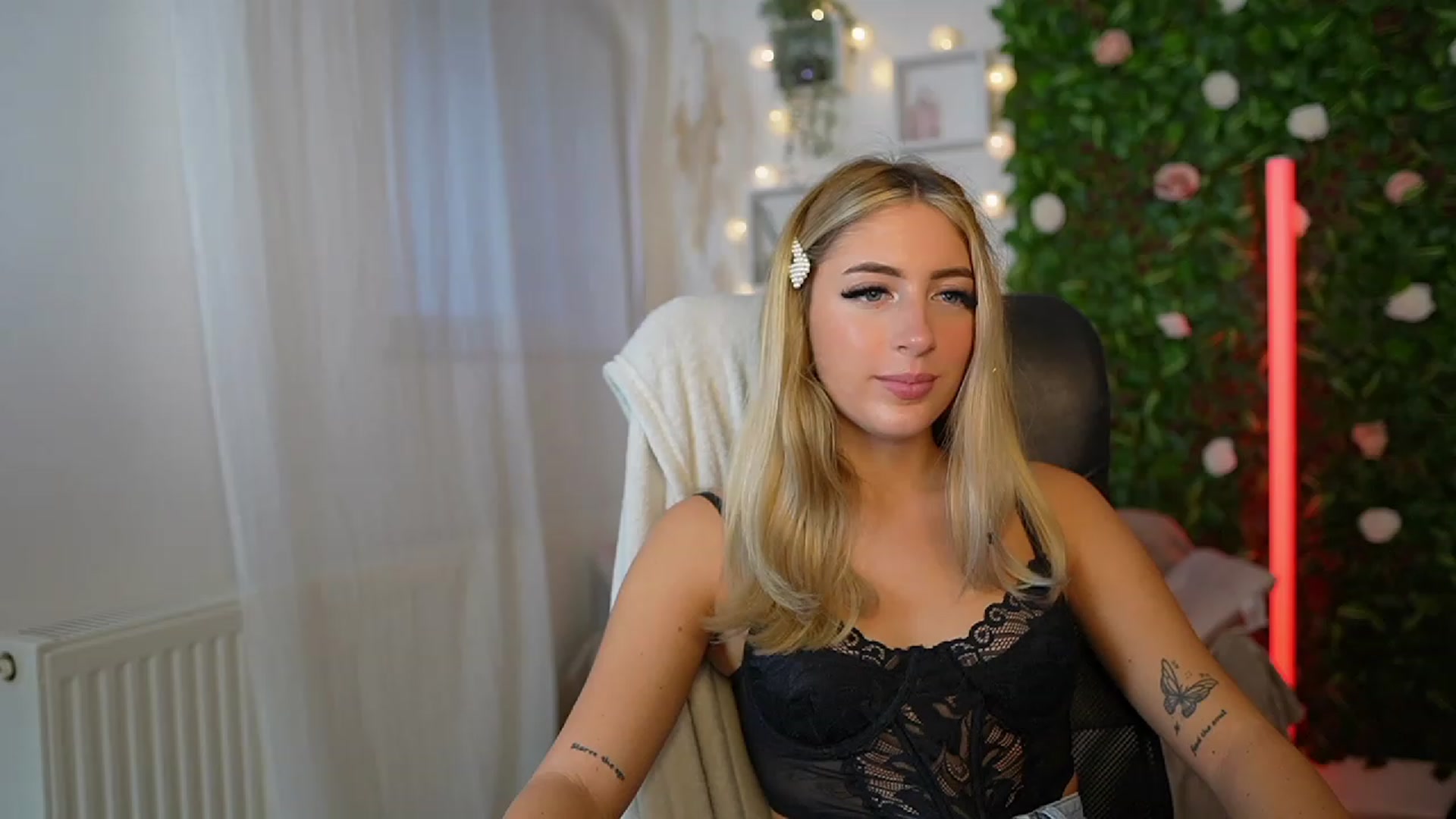Gallery image thumbnail from Tina_Nappi18's myfreecams stream on, 09/12/2023, 14:33 image 8 of 20