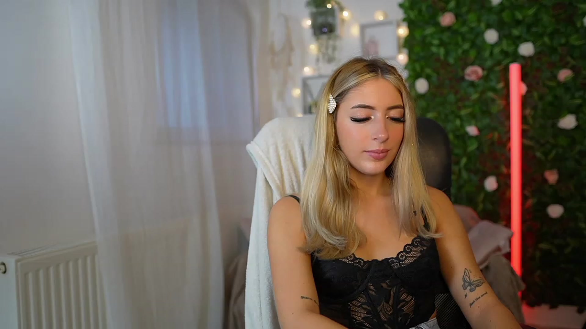 Gallery image thumbnail from Tina_Nappi18's myfreecams stream on, 09/12/2023, 14:33 image 1 of 20