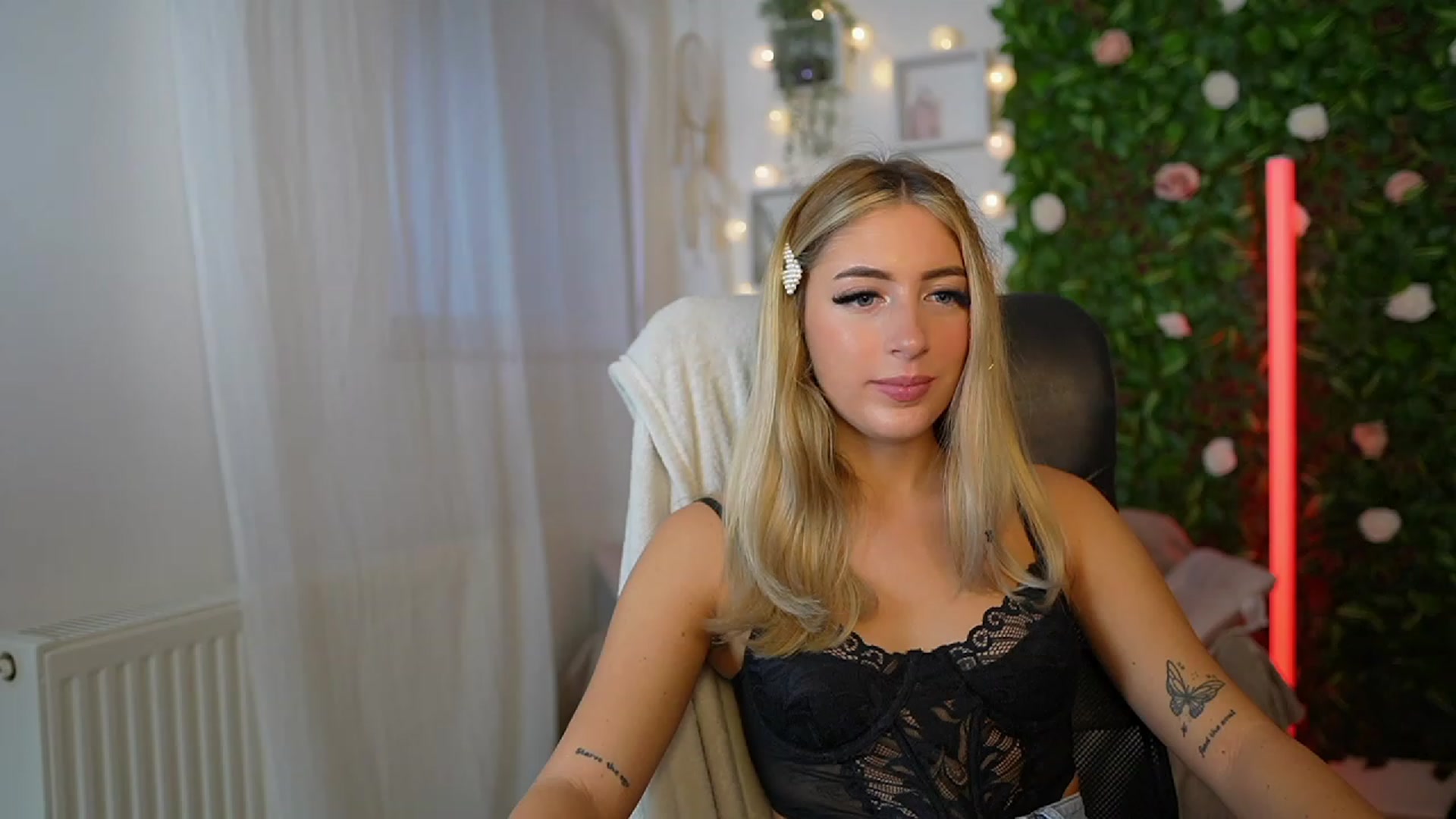 Gallery image thumbnail from Tina_Nappi18's myfreecams stream on, 09/12/2023, 14:33 image 11 of 20