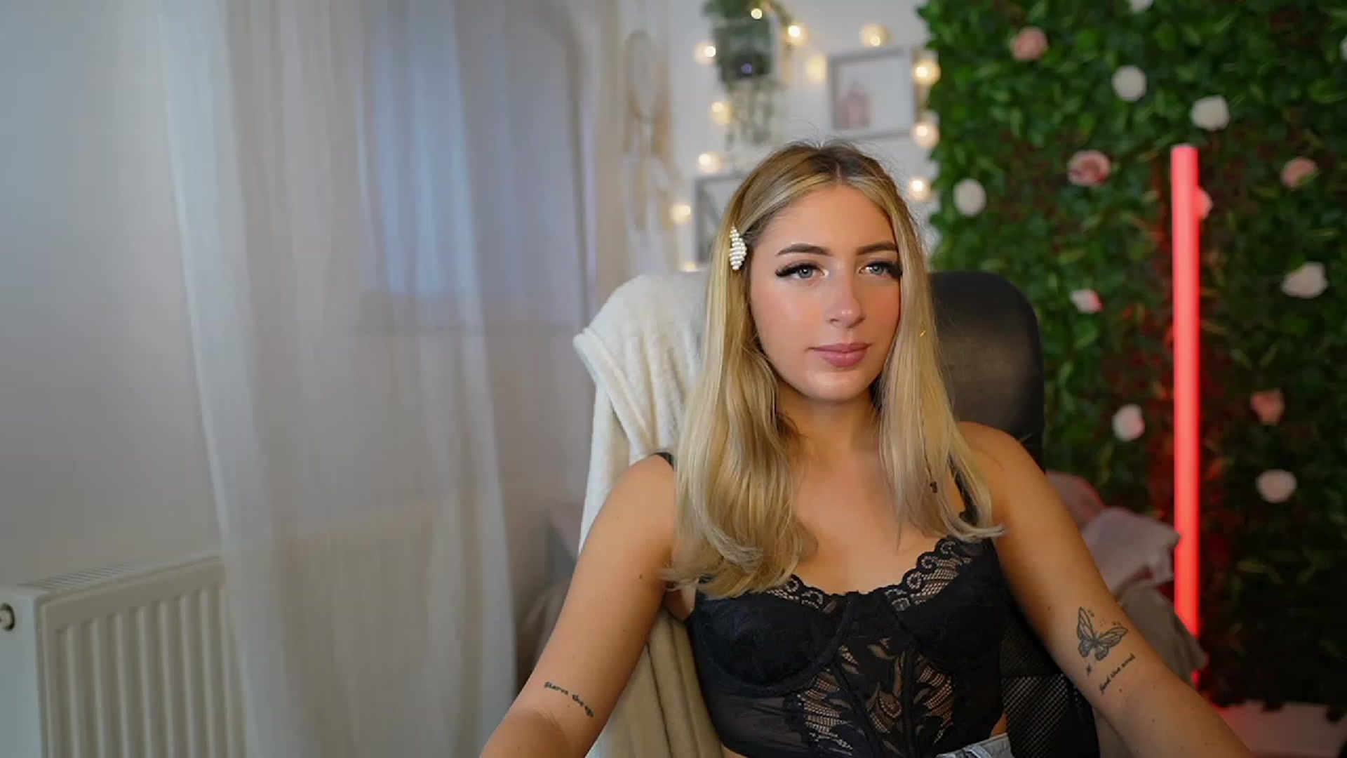 Gallery image thumbnail from Tina_Nappi18's myfreecams stream on, 09/12/2023, 14:33 image 3 of 20