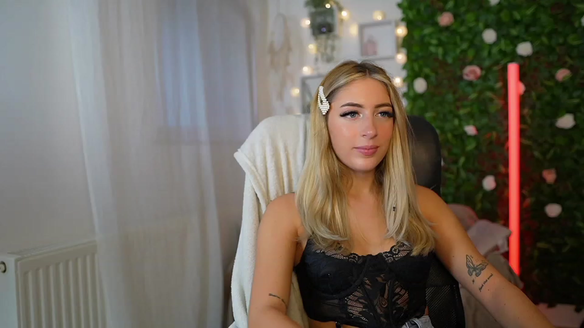 Gallery image thumbnail from Tina_Nappi18's myfreecams stream on, 09/12/2023, 15:30 image 3 of 20