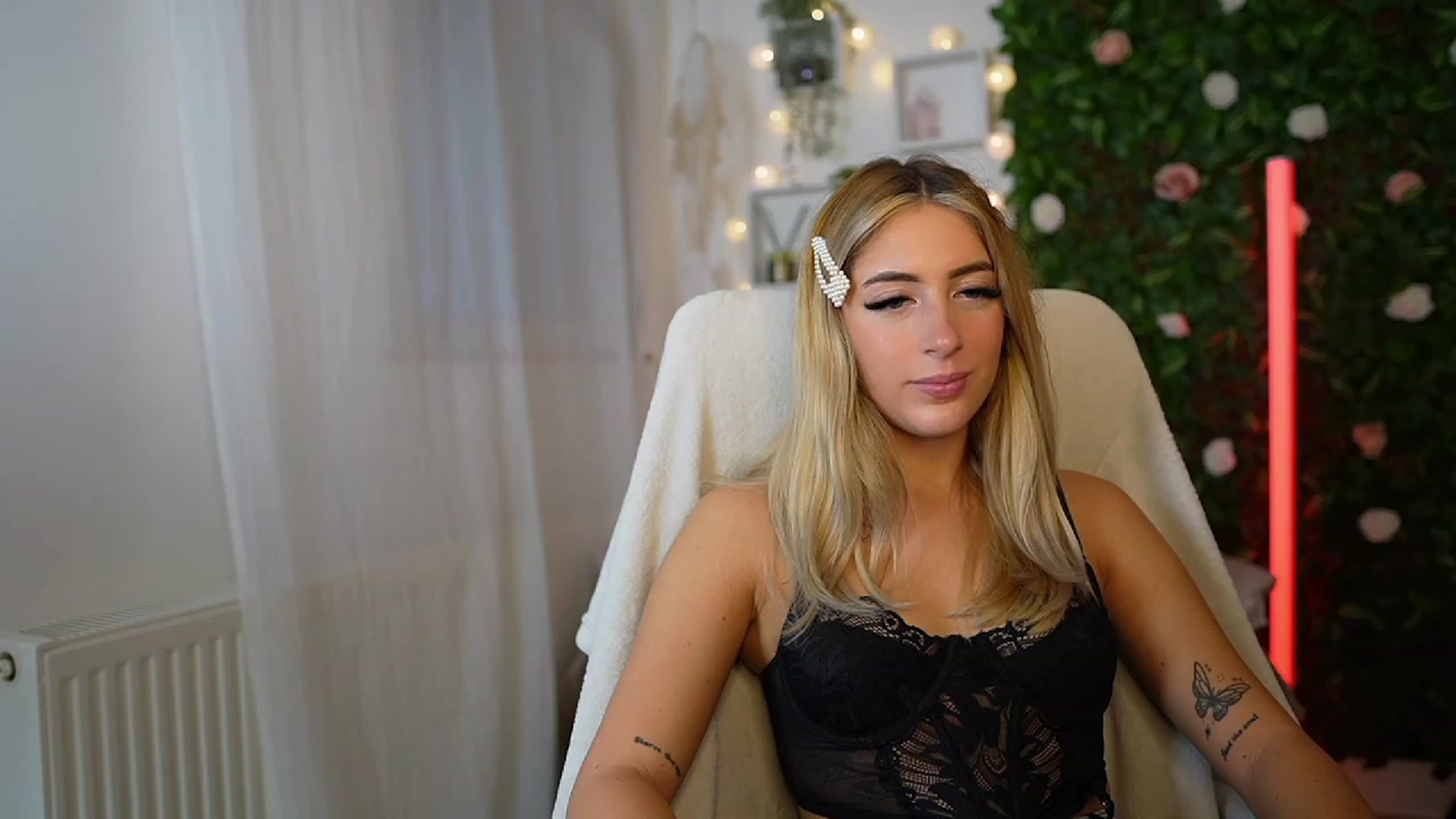 Gallery image thumbnail from Tina_Nappi18's myfreecams stream on, 09/12/2023, 16:28 image 19 of 20