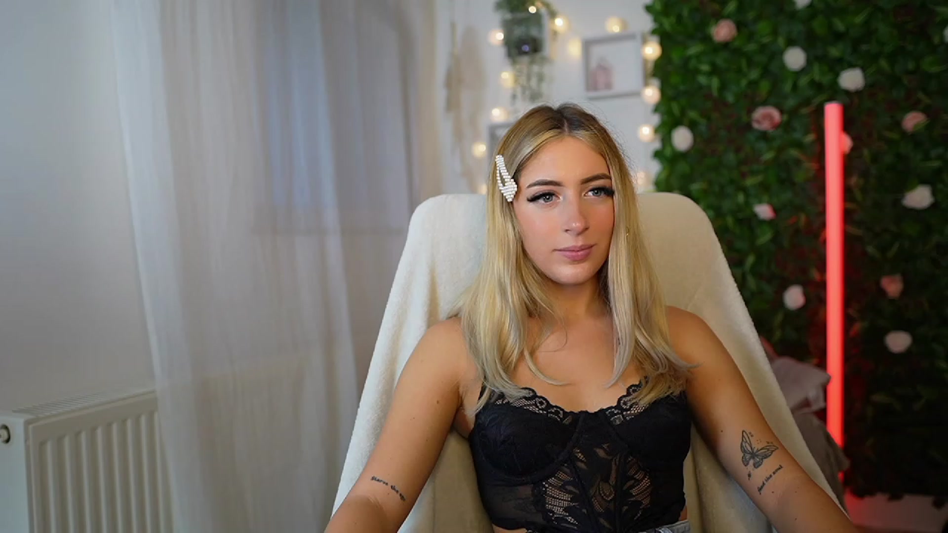 Gallery image thumbnail from Tina_Nappi18's myfreecams stream on, 09/12/2023, 16:28 image 7 of 20