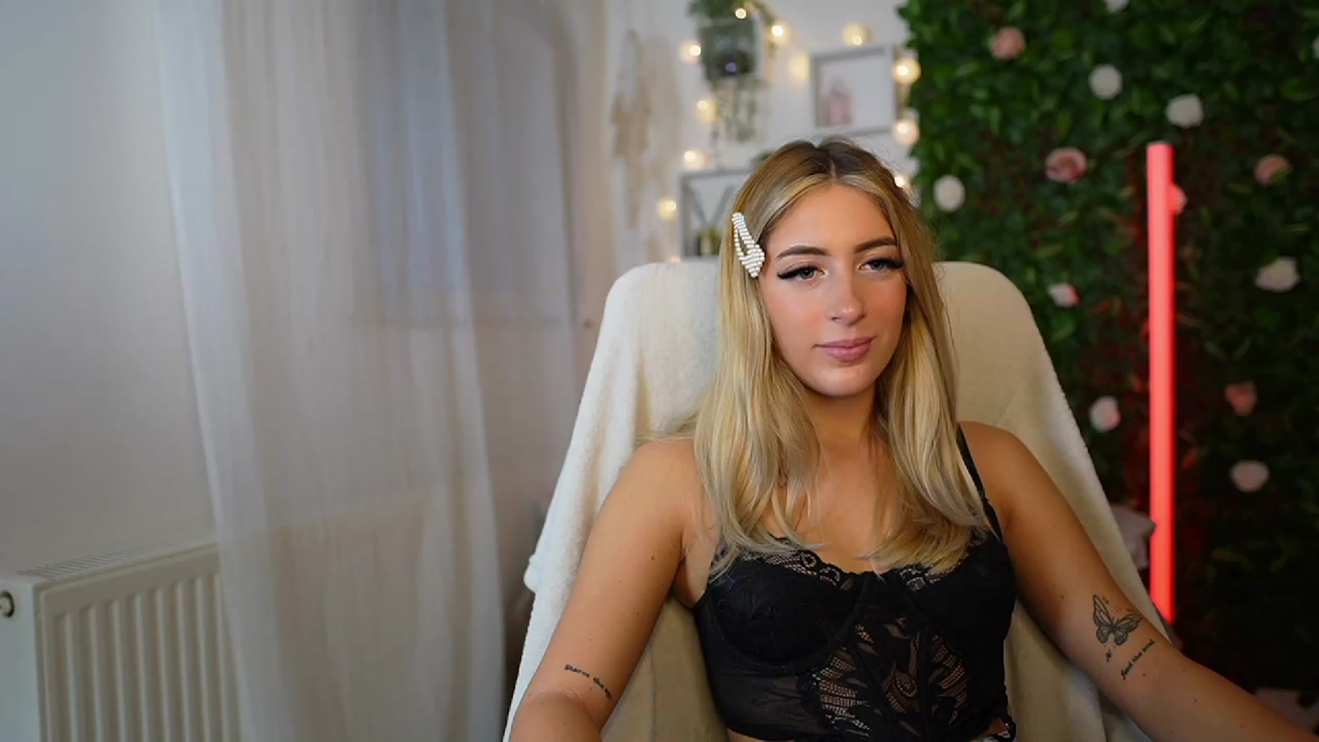 Gallery image thumbnail from Tina_Nappi18's myfreecams stream on, 09/12/2023, 16:28 image 18 of 20