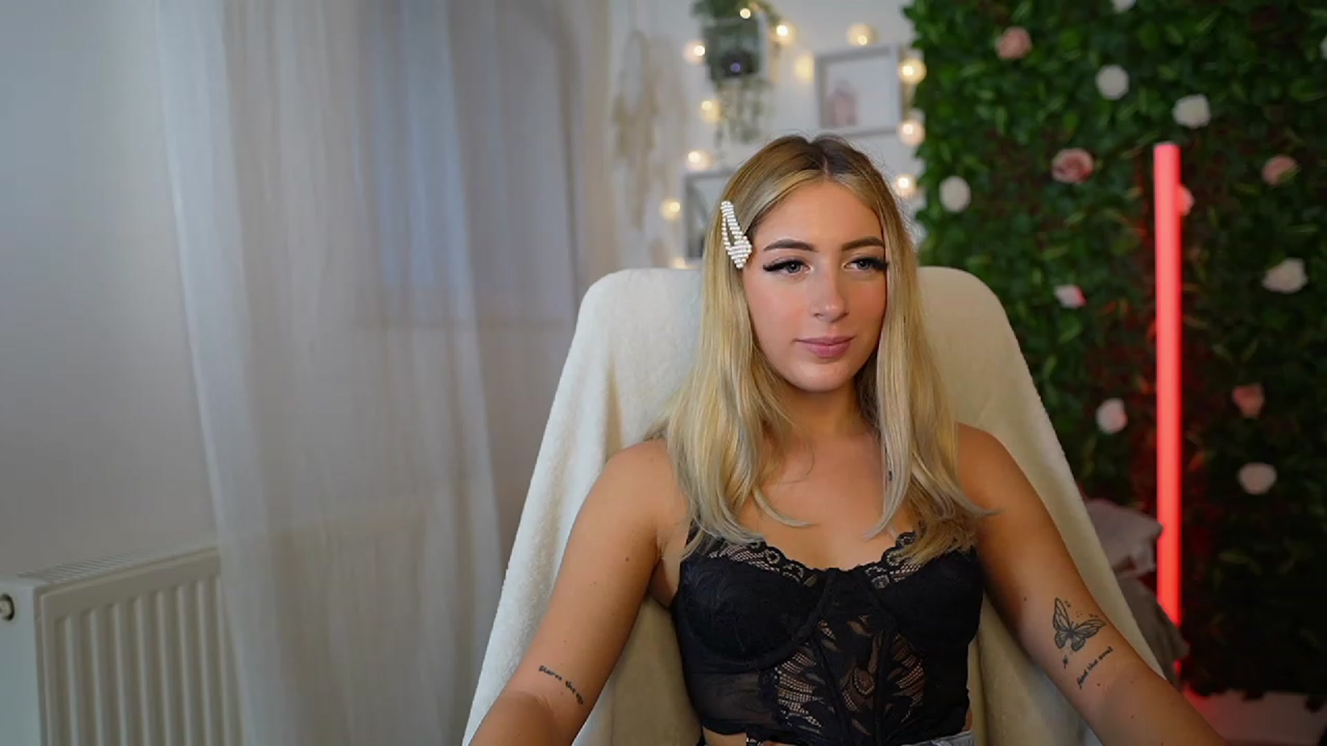 Gallery image thumbnail from Tina_Nappi18's myfreecams stream on, 09/12/2023, 16:28 image 4 of 20