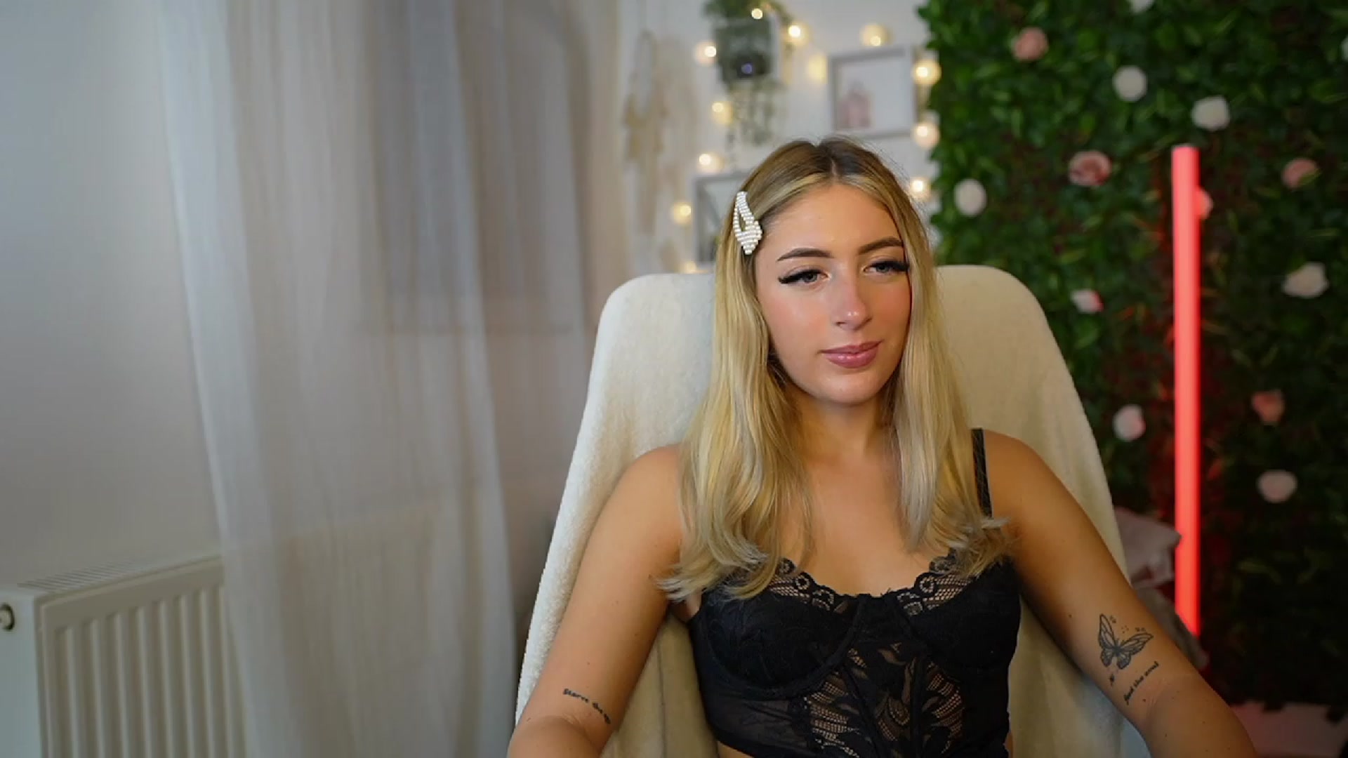 Gallery image thumbnail from Tina_Nappi18's myfreecams stream on, 09/12/2023, 17:36 image 17 of 20
