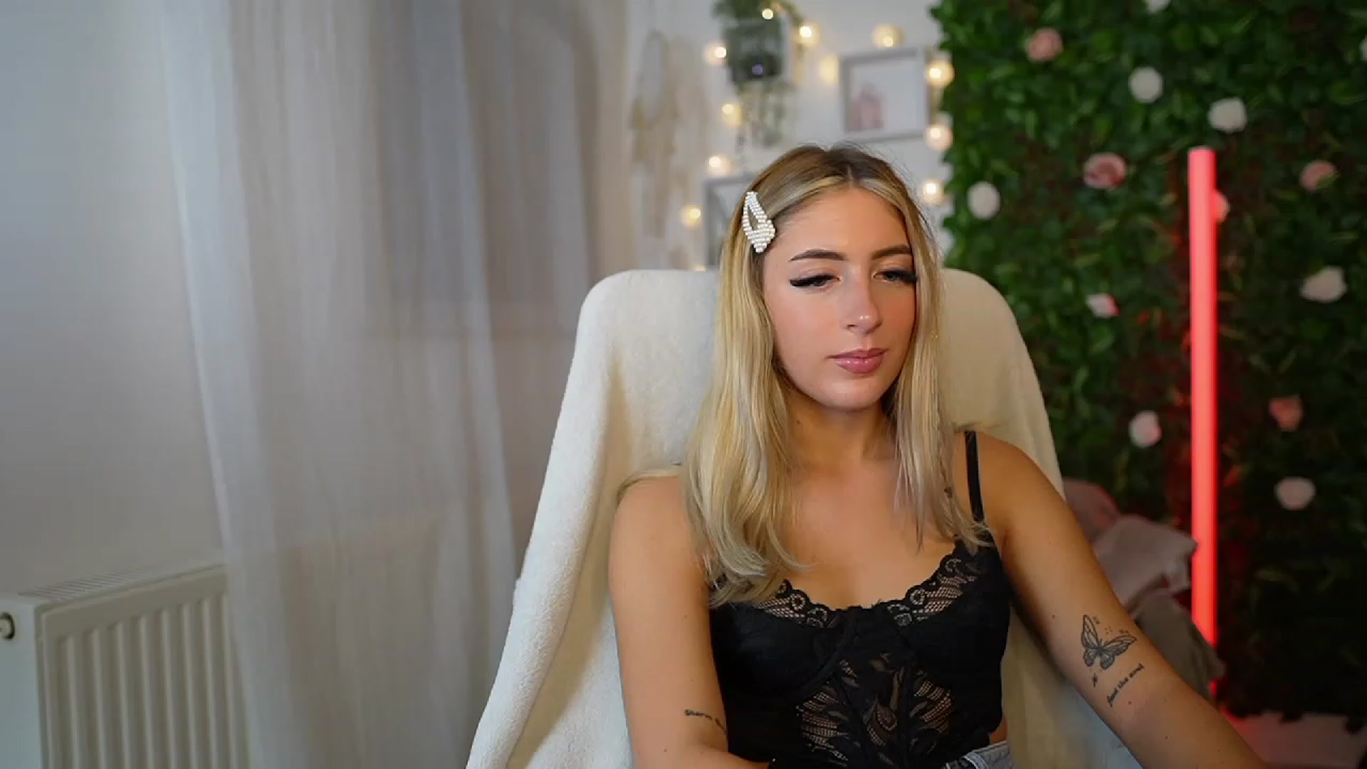 Gallery image thumbnail from Tina_Nappi18's myfreecams stream on, 09/12/2023, 17:36 image 4 of 20