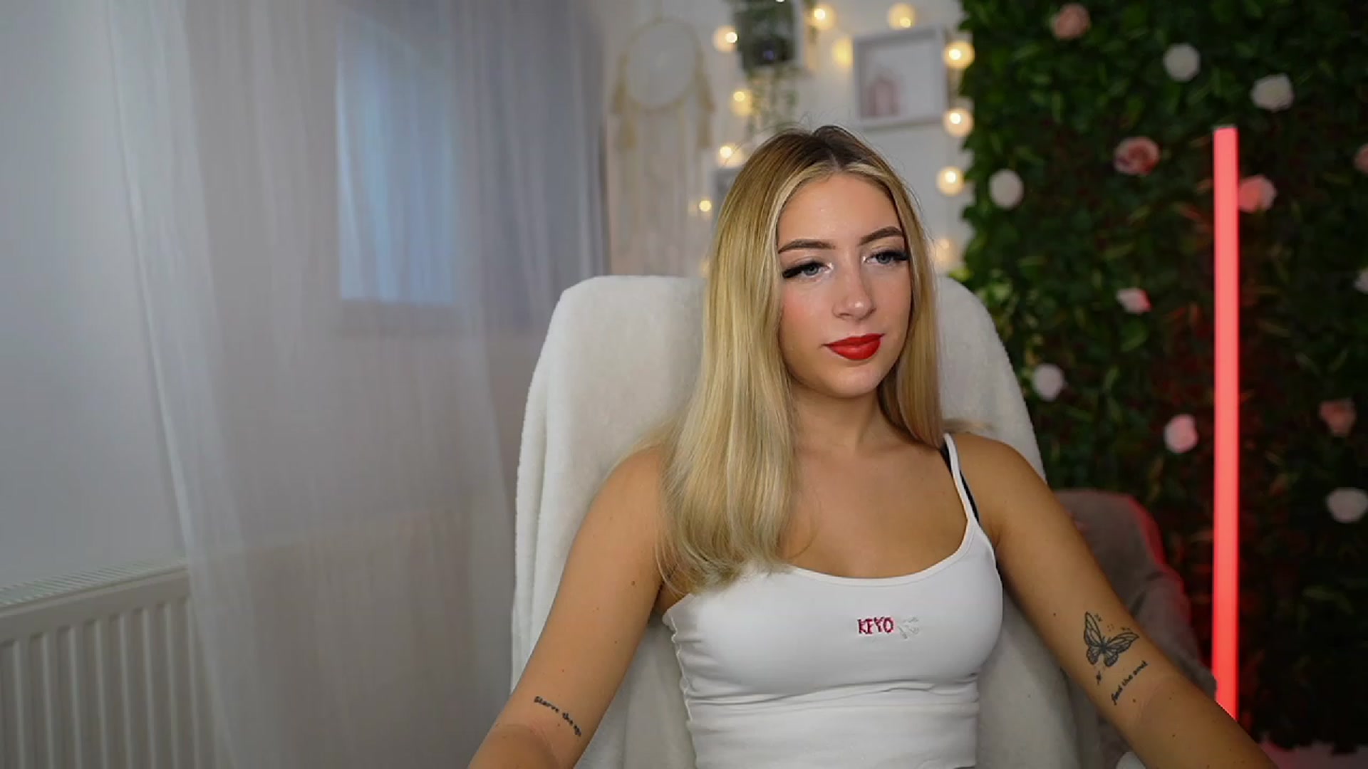 Gallery image thumbnail from Tina_Nappi18's myfreecams stream on, 09/13/2023, 14:26 image 6 of 20