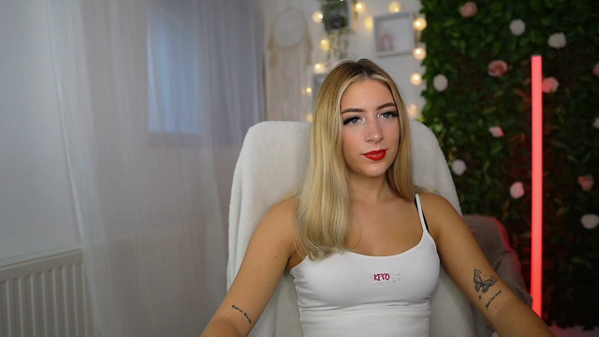 Gallery image thumbnail from Tina_Nappi18's myfreecams stream on, 09/13/2023, 14:26 image 8 of 20