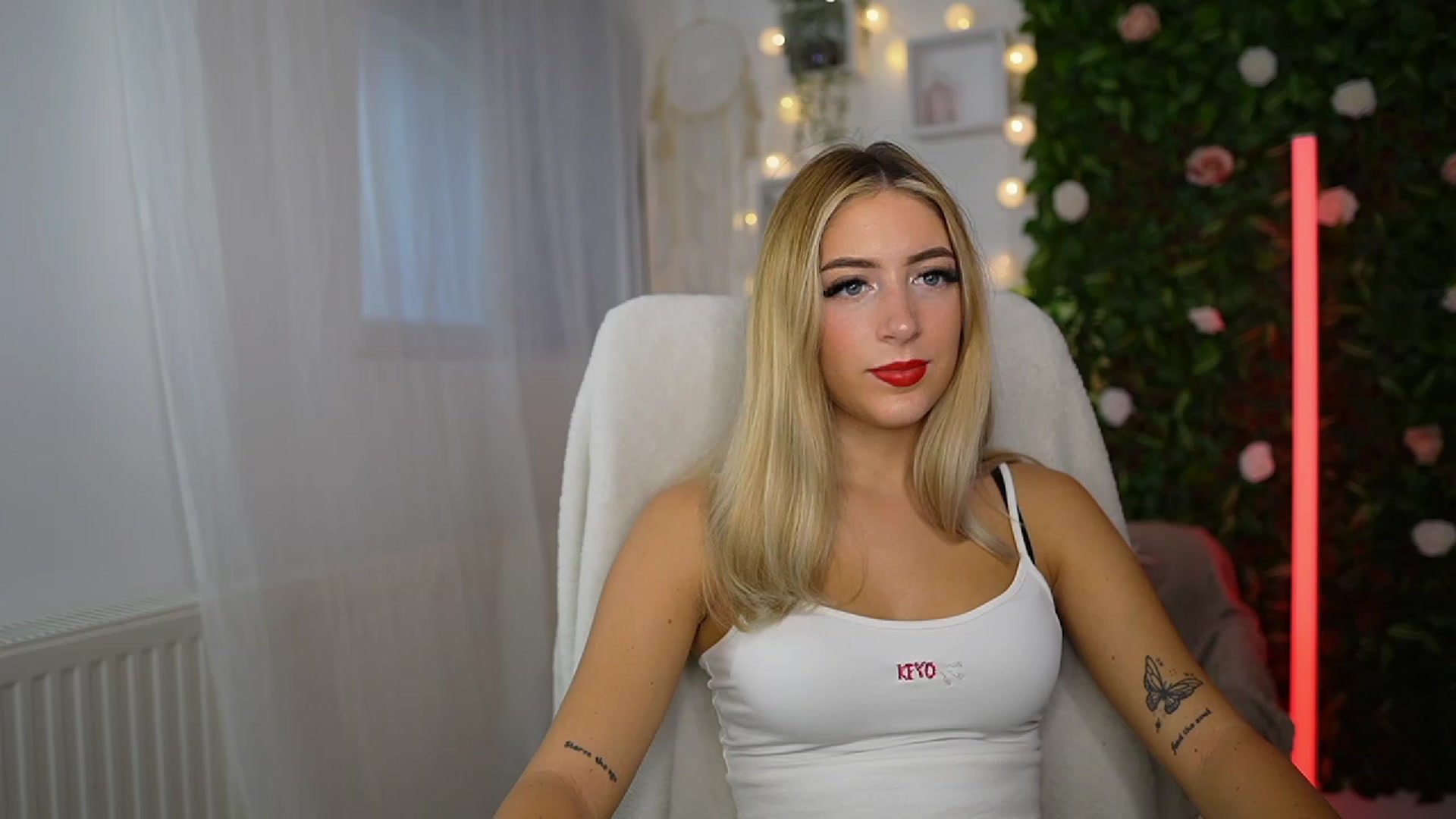 Gallery image thumbnail from Tina_Nappi18's myfreecams stream on, 09/13/2023, 14:26 image 11 of 20