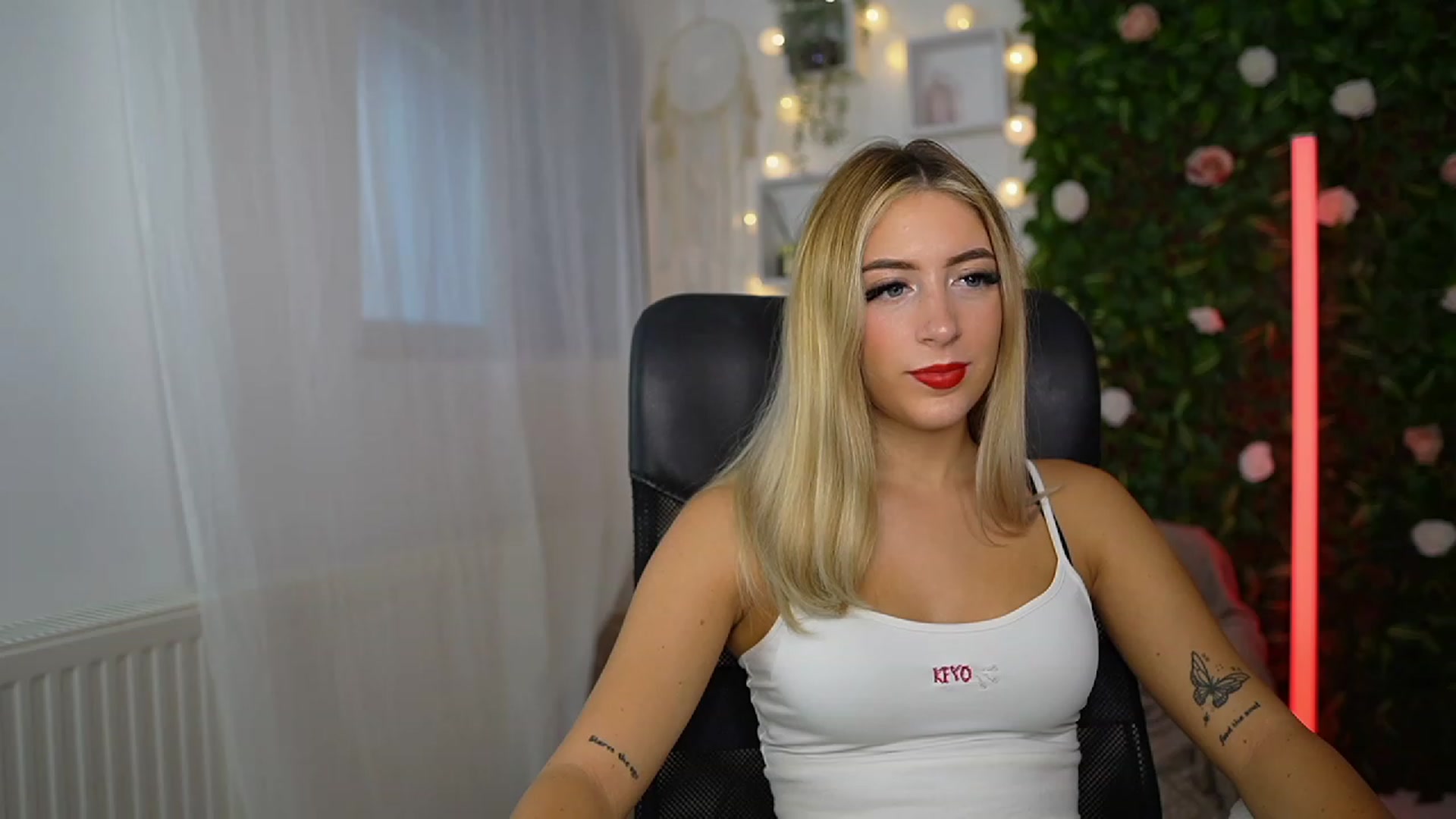 Gallery image thumbnail from Tina_Nappi18's myfreecams stream on, 09/13/2023, 14:26 image 18 of 20