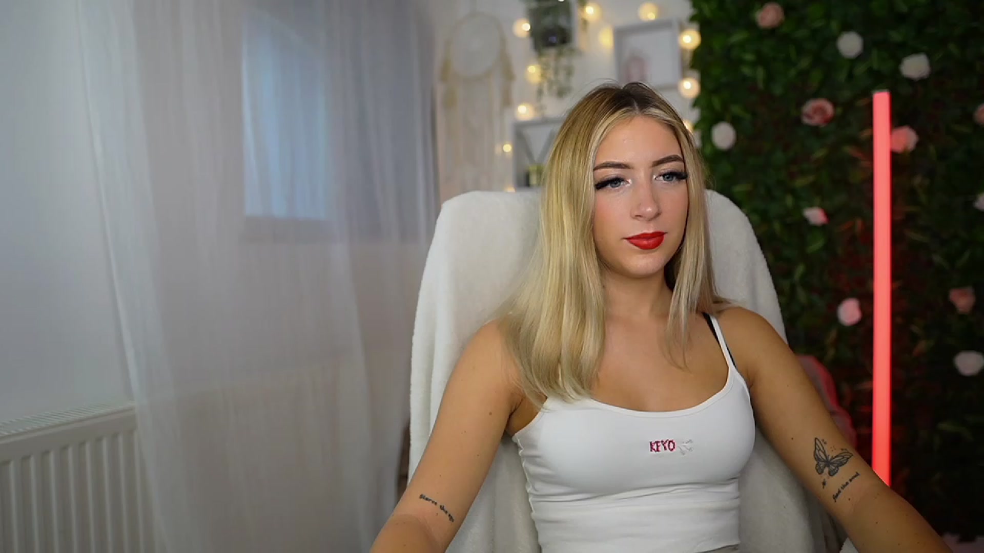 Gallery image thumbnail from Tina_Nappi18's myfreecams stream on, 09/13/2023, 14:26 image 14 of 20