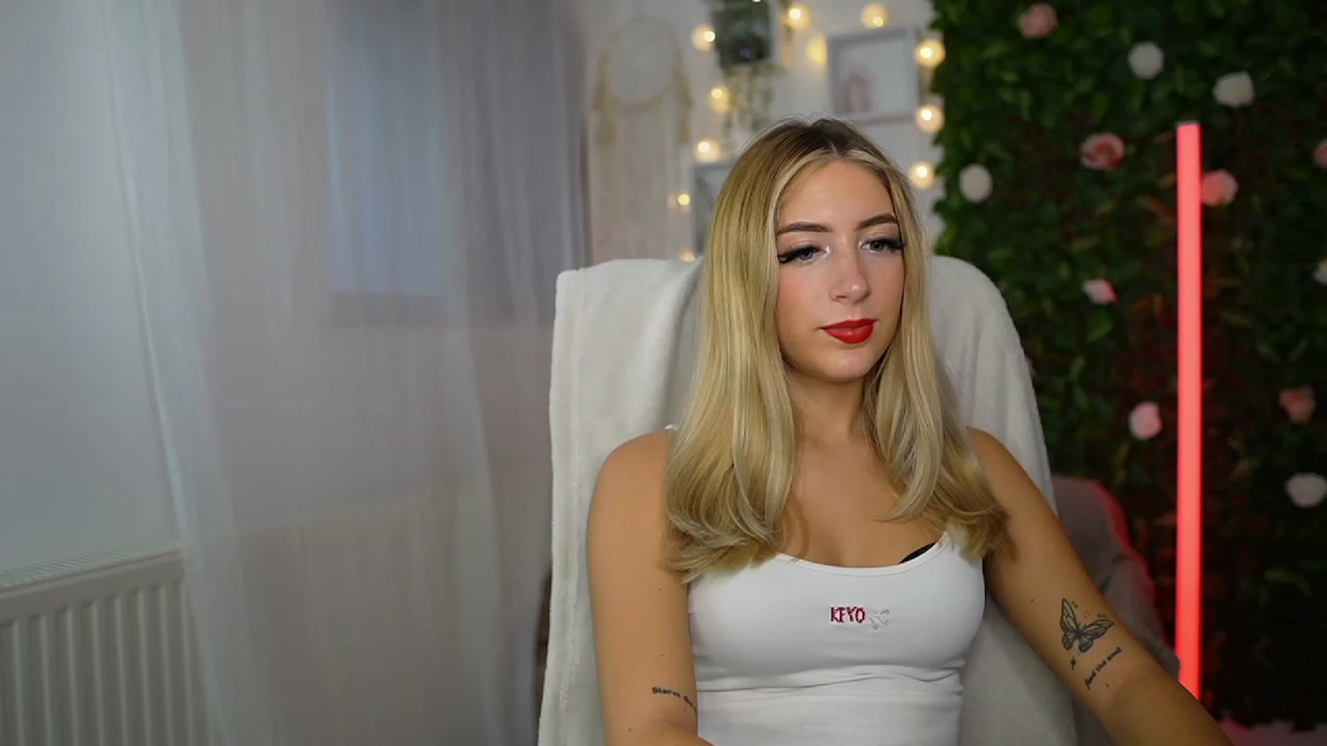 Gallery image thumbnail from Tina_Nappi18's myfreecams stream on, 09/13/2023, 15:06 image 3 of 20