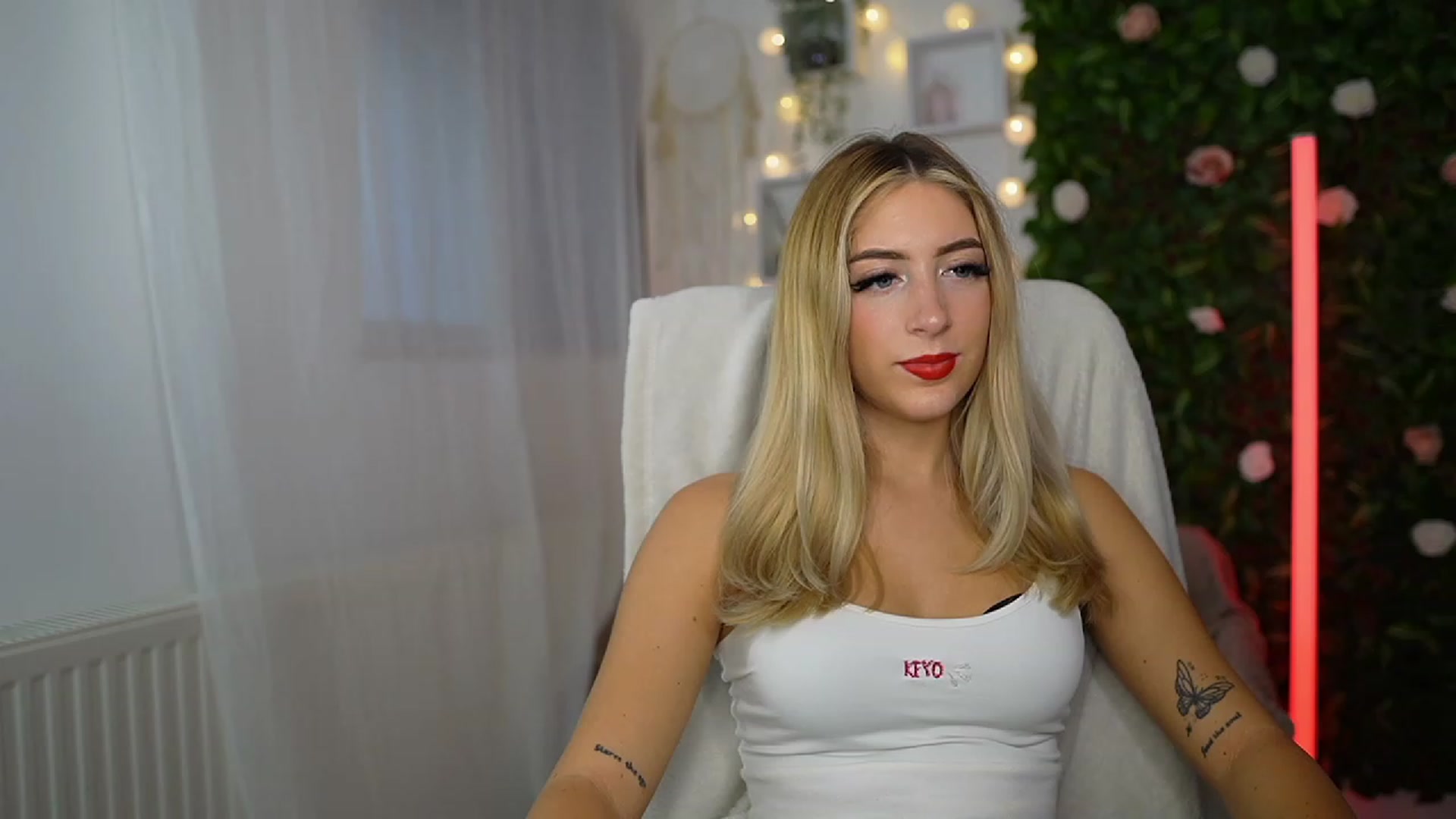 Gallery image thumbnail from Tina_Nappi18's myfreecams stream on, 09/13/2023, 15:06 image 5 of 20