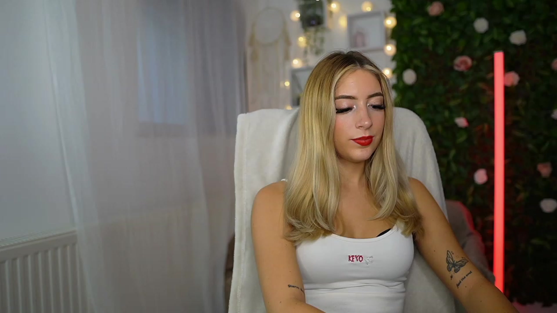 Gallery image thumbnail from Tina_Nappi18's myfreecams stream on, 09/13/2023, 15:06 image 11 of 20