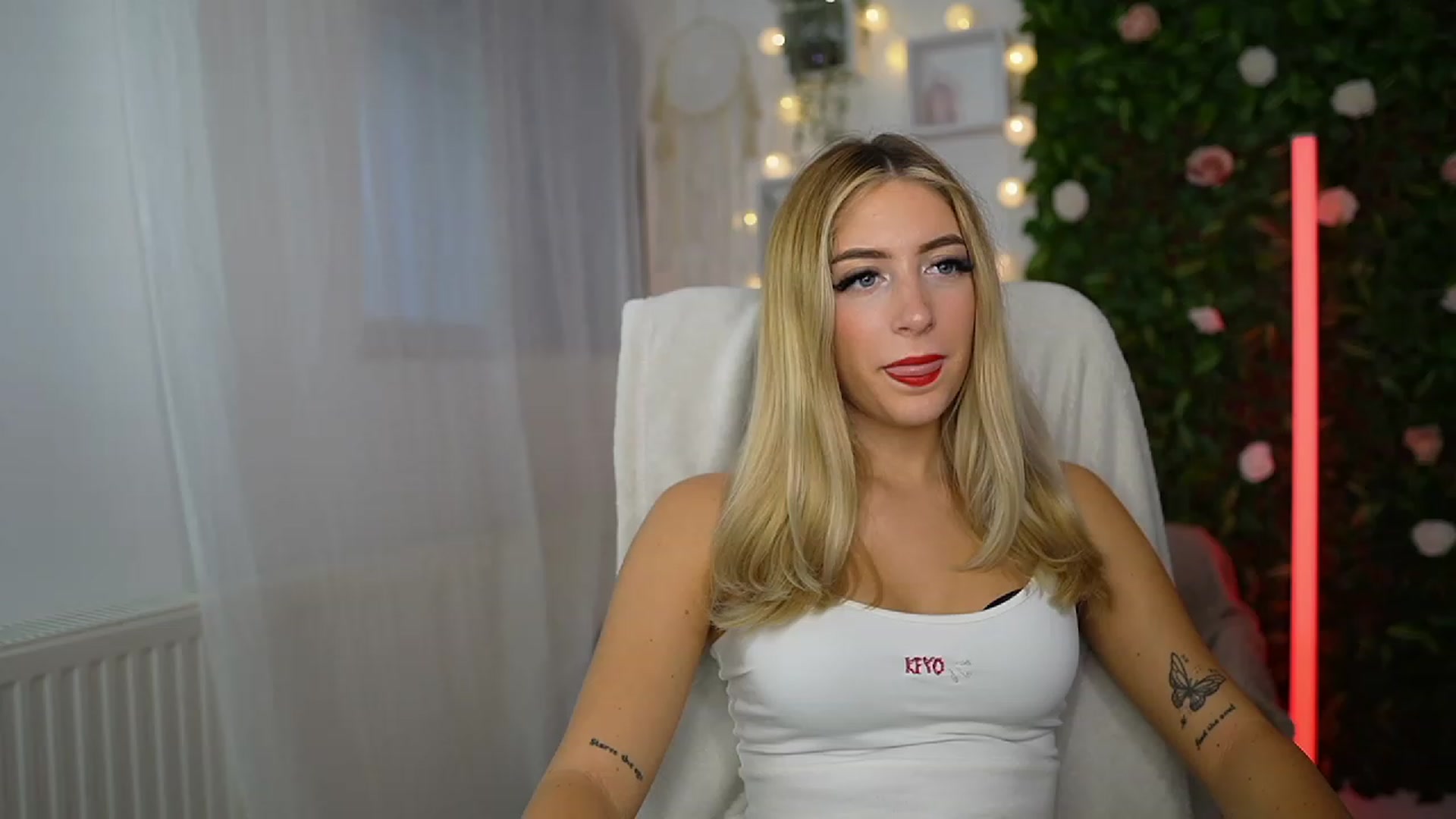 Gallery image thumbnail from Tina_Nappi18's myfreecams stream on, 09/13/2023, 15:06 image 4 of 20