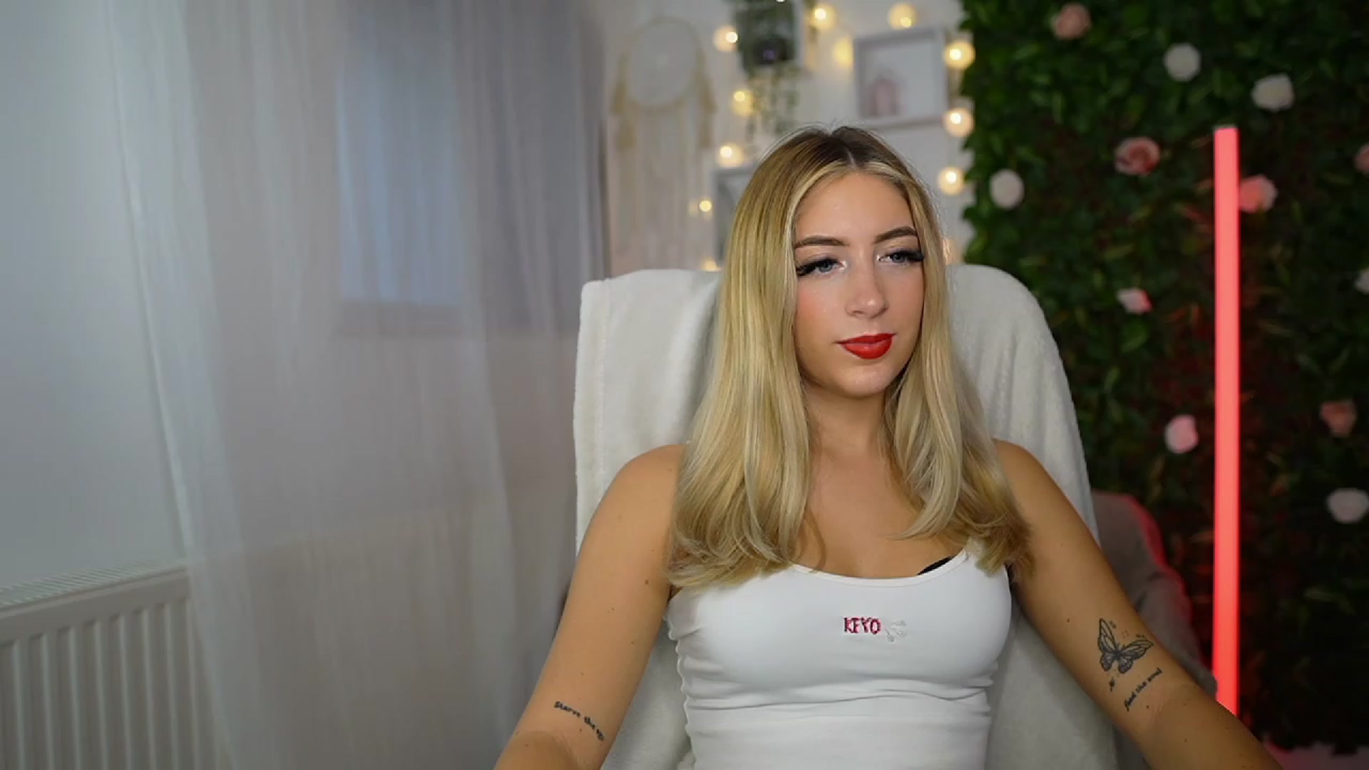 Gallery image thumbnail from Tina_Nappi18's myfreecams stream on, 09/13/2023, 15:06 image 10 of 20