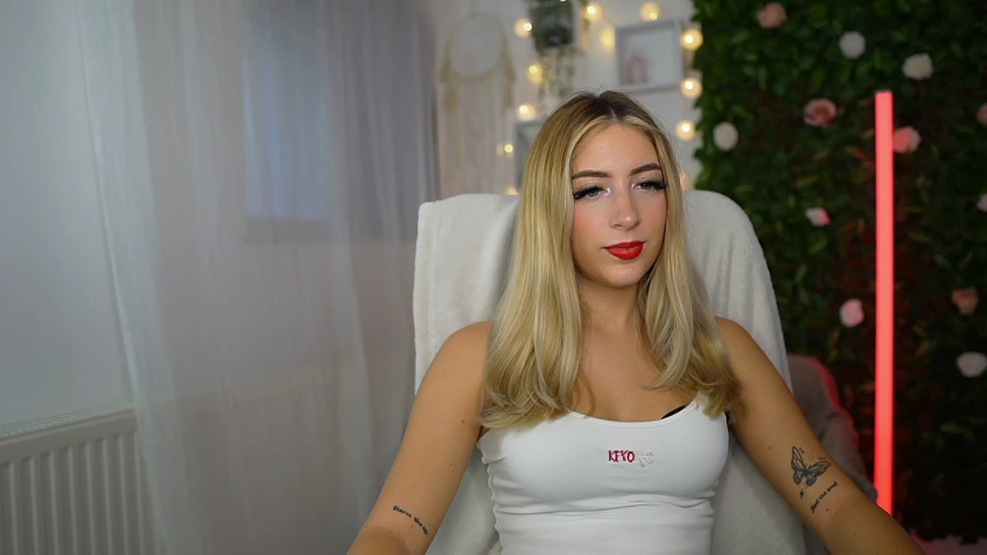 Gallery image thumbnail from Tina_Nappi18's myfreecams stream on, 09/13/2023, 15:06 image 7 of 20