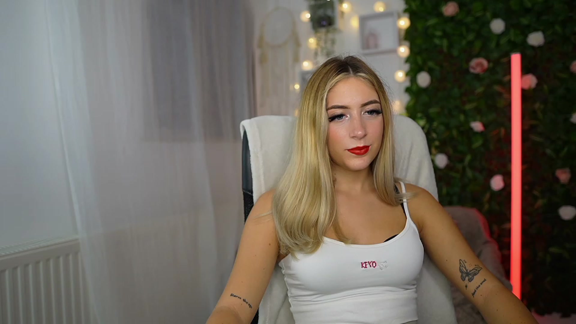Gallery image thumbnail from Tina_Nappi18's myfreecams stream on, 09/13/2023, 17:48 image 17 of 20