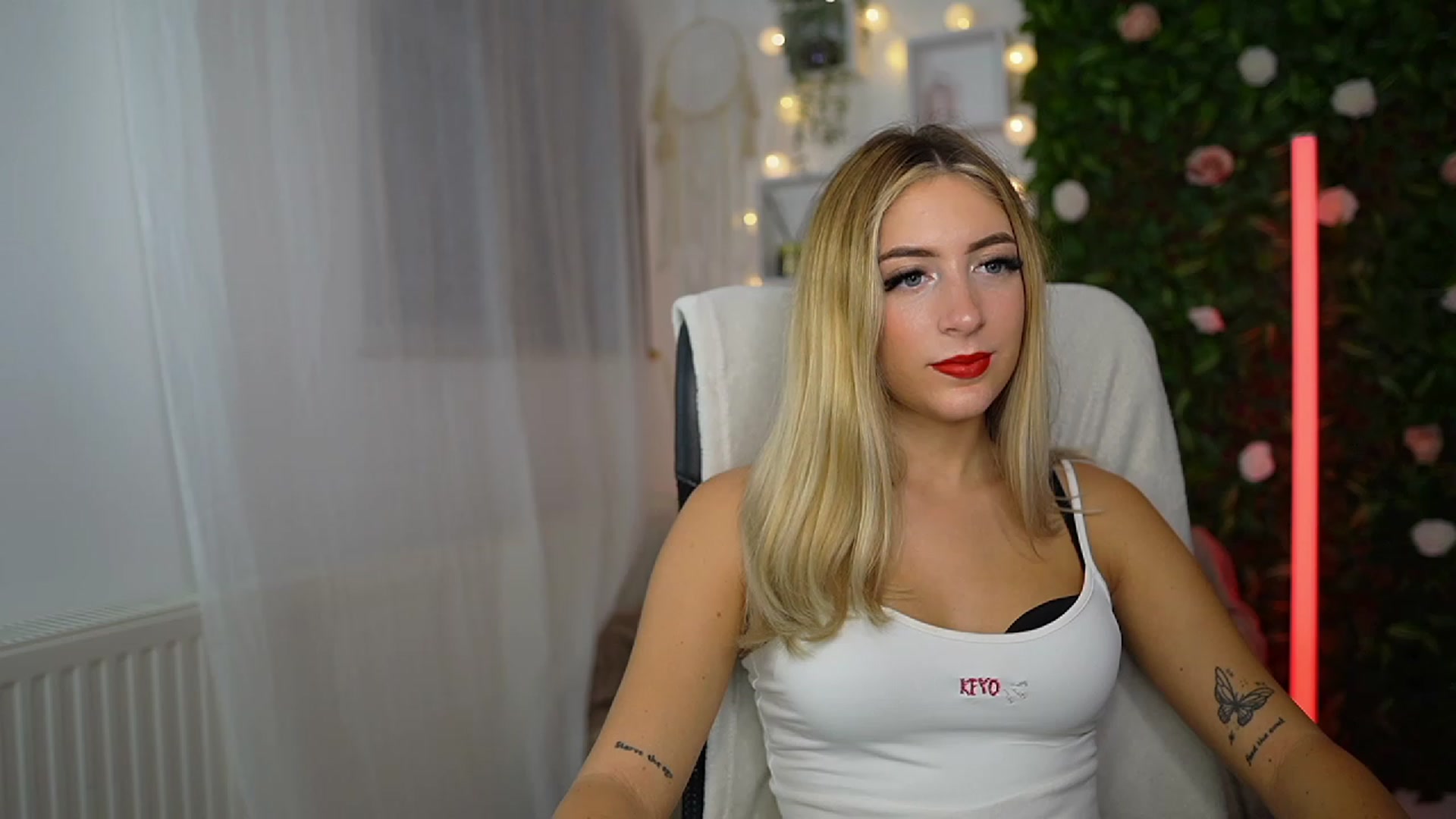 Gallery image thumbnail from Tina_Nappi18's myfreecams stream on, 09/13/2023, 17:48 image 19 of 20