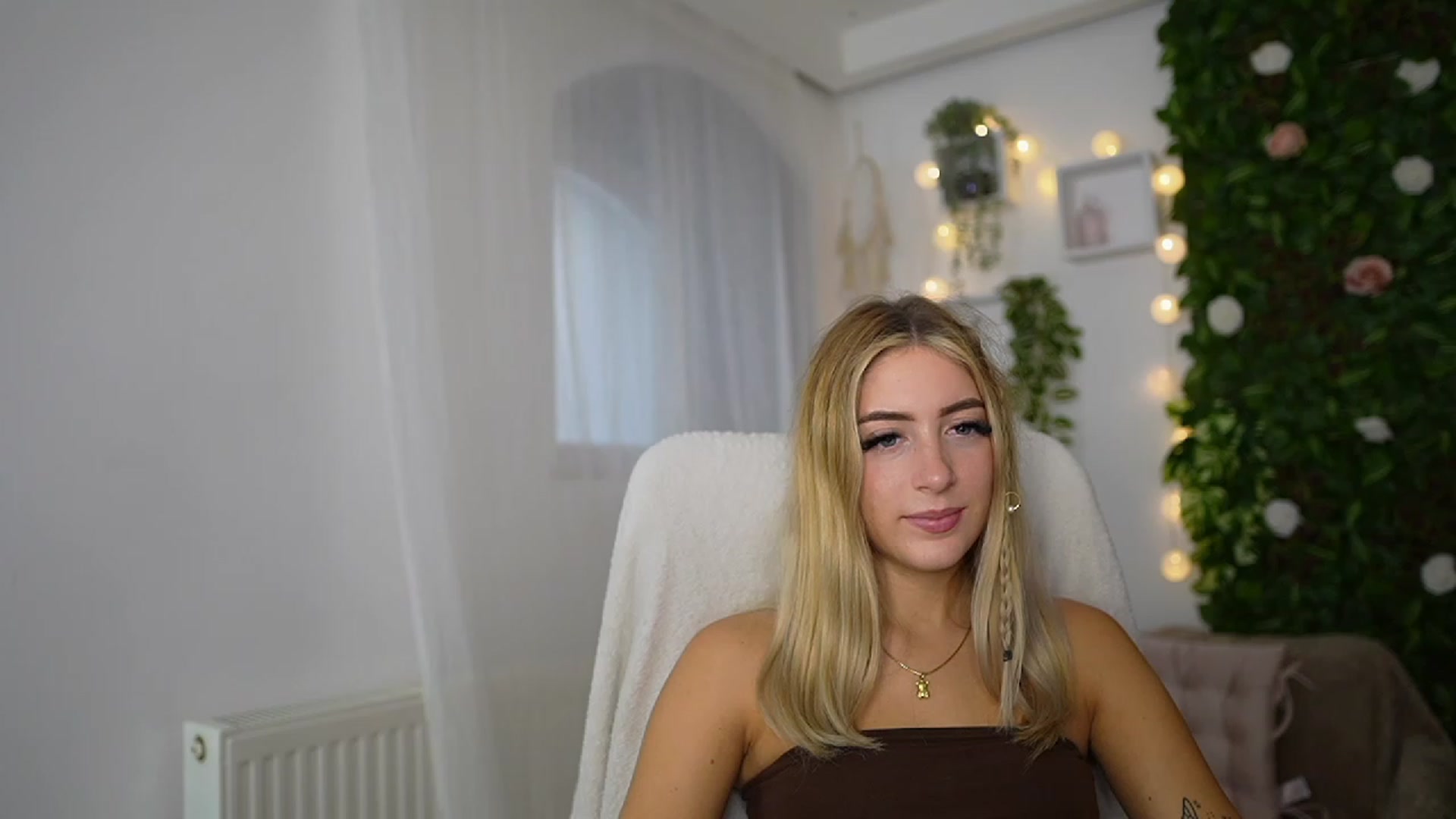 Gallery image thumbnail from Tina_Nappi18's myfreecams stream on, 09/14/2023, 13:54 image 10 of 20