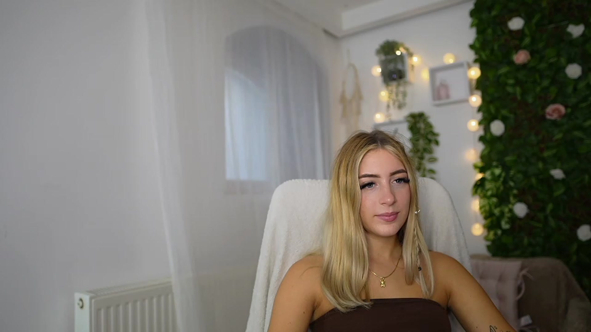 Gallery image thumbnail from Tina_Nappi18's myfreecams stream on, 09/14/2023, 13:54 image 20 of 20