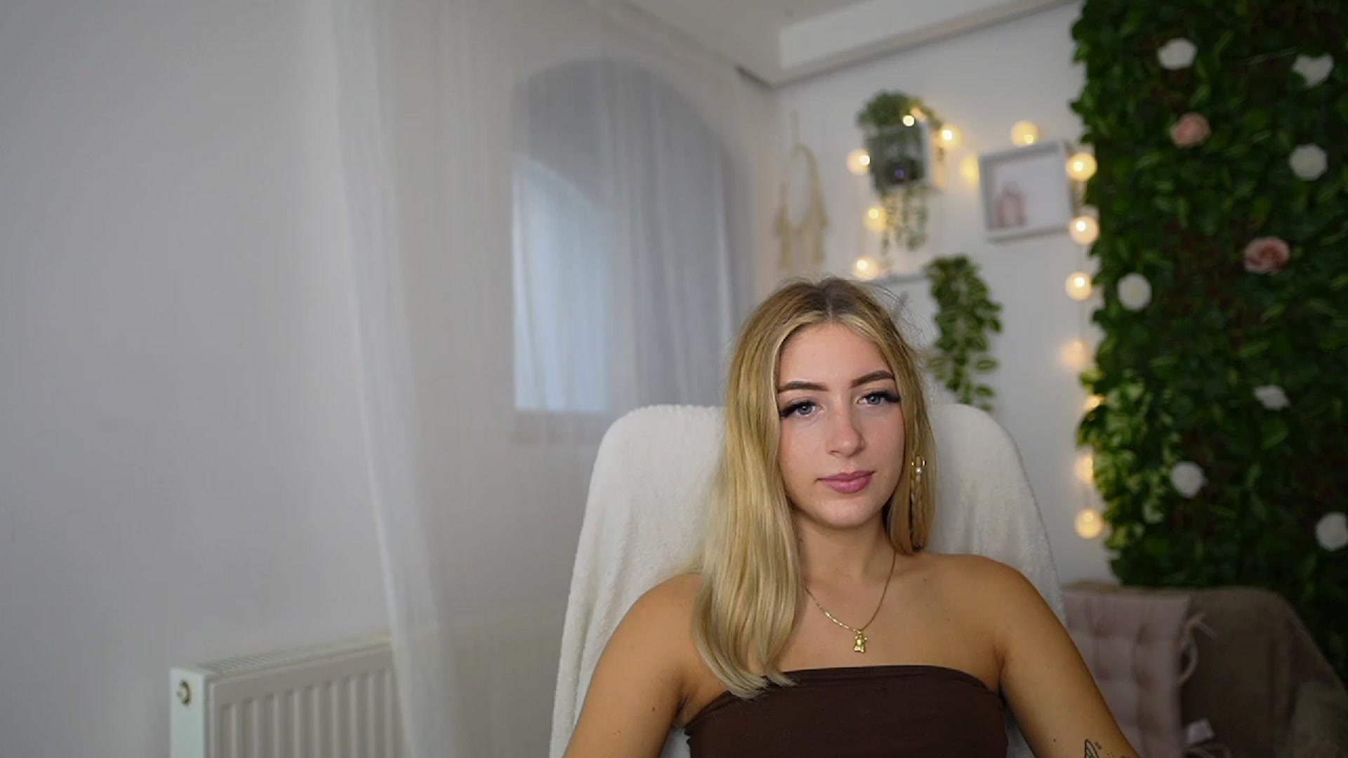 Gallery image thumbnail from Tina_Nappi18's myfreecams stream on, 09/14/2023, 13:54 image 1 of 20