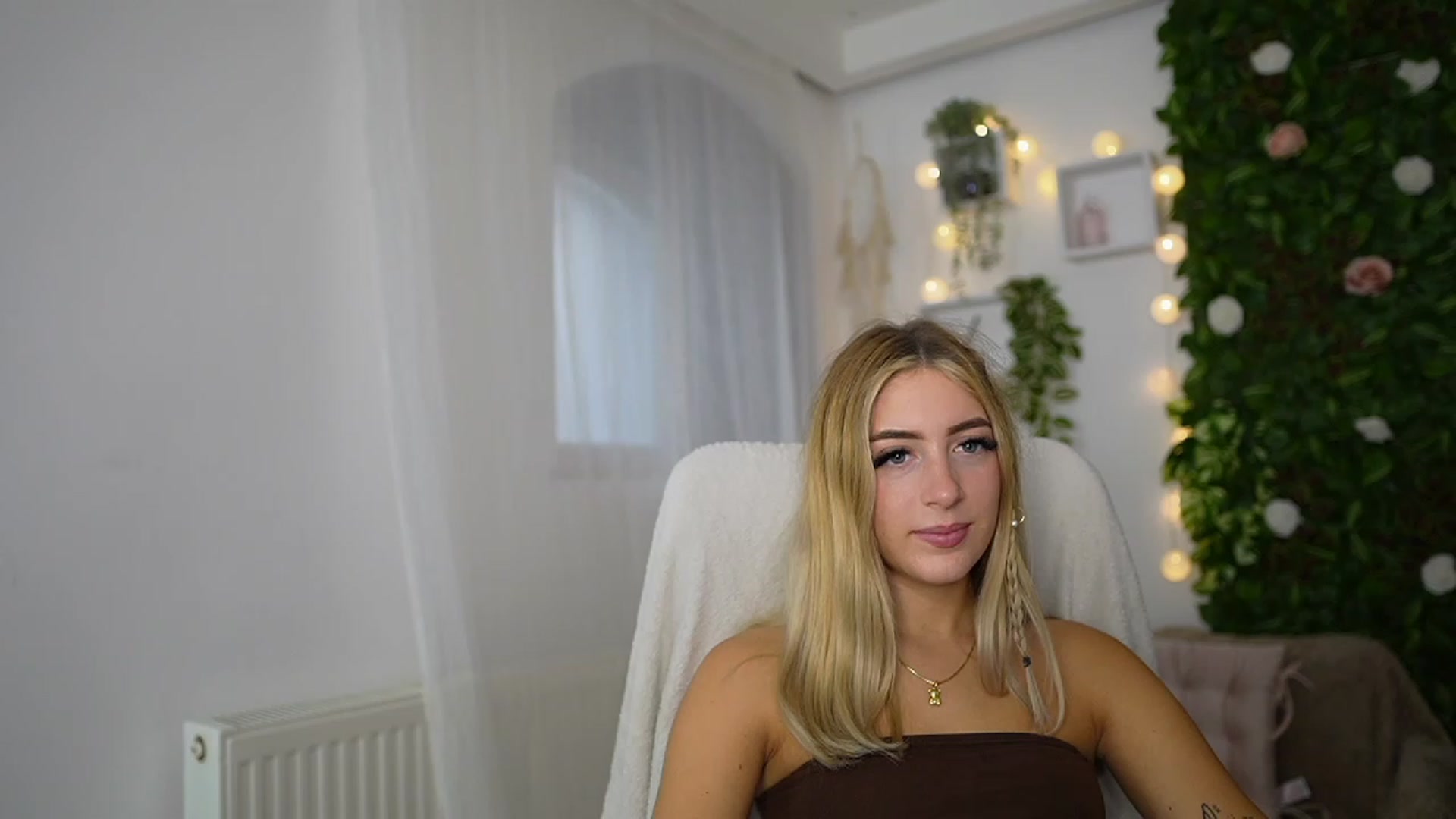 Gallery image thumbnail from Tina_Nappi18's myfreecams stream on, 09/14/2023, 13:54 image 18 of 20