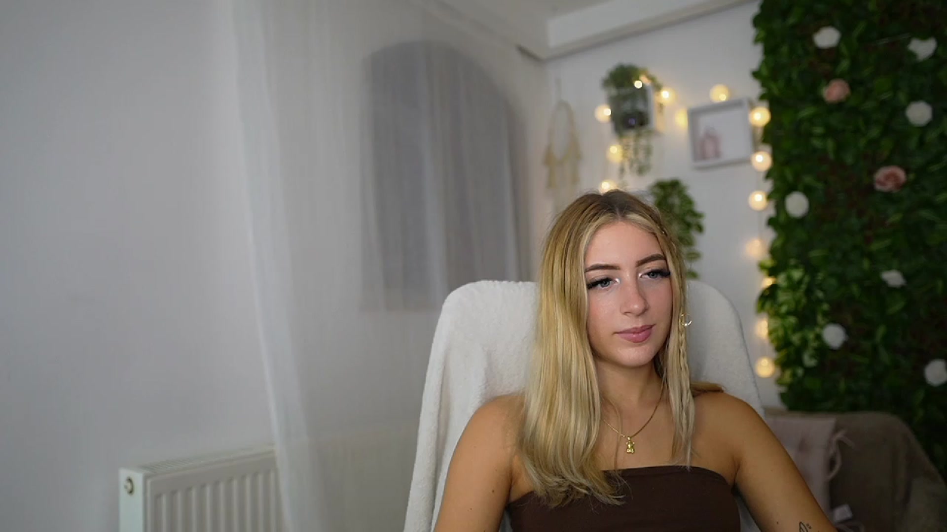 Gallery image thumbnail from Tina_Nappi18's myfreecams stream on, 09/14/2023, 17:48 image 20 of 20