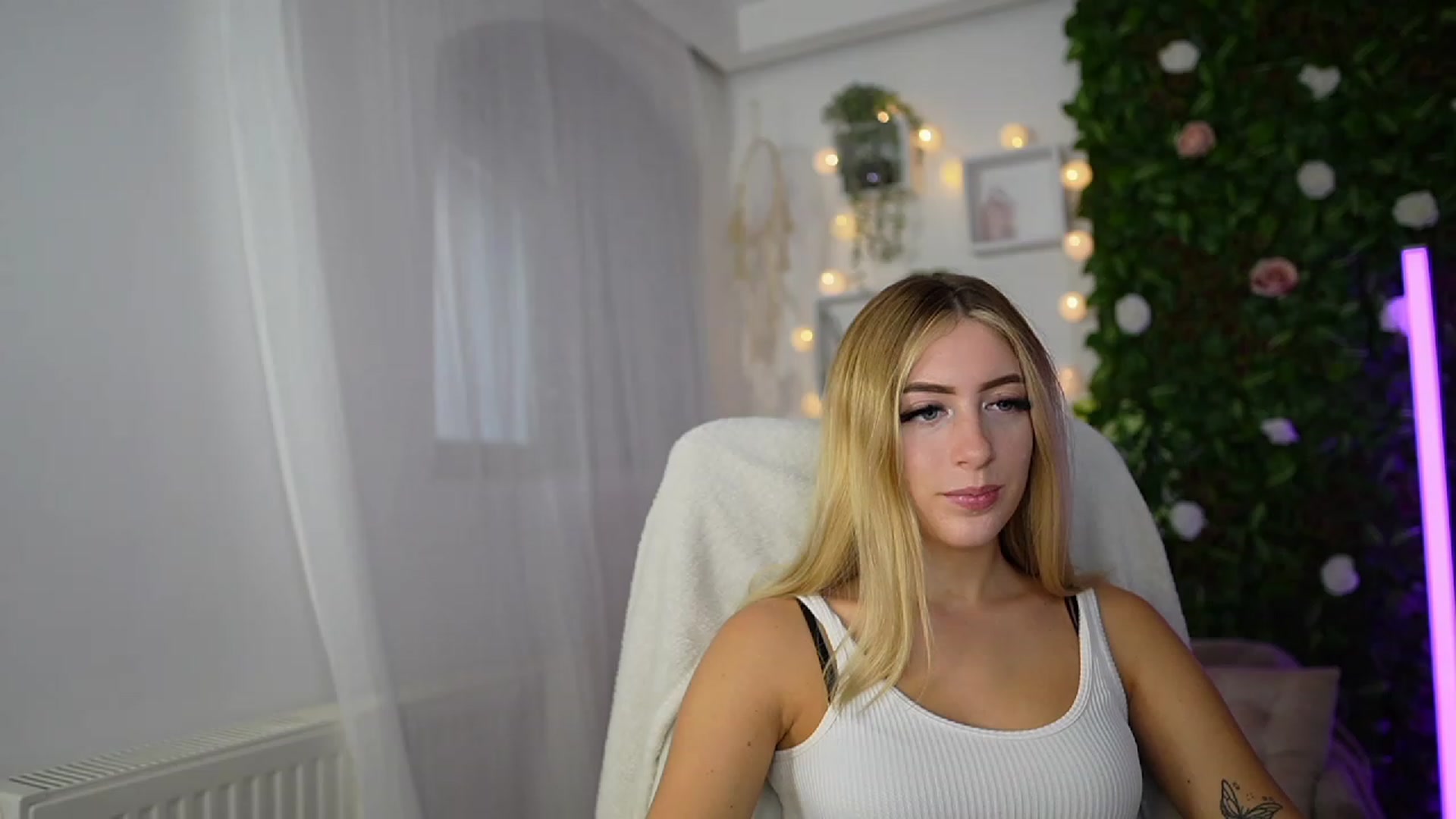 Gallery image thumbnail from Tina_Nappi18's myfreecams stream on, 09/18/2023, 14:55 image 1 of 20