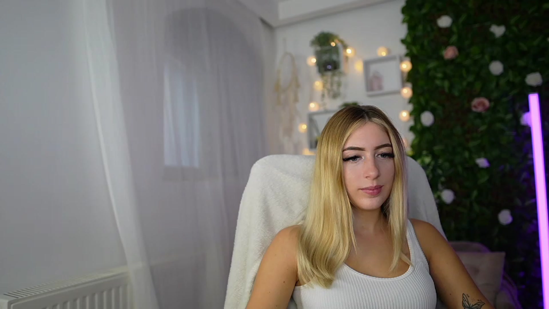 Gallery image thumbnail from Tina_Nappi18's myfreecams stream on, 09/18/2023, 14:55 image 5 of 20