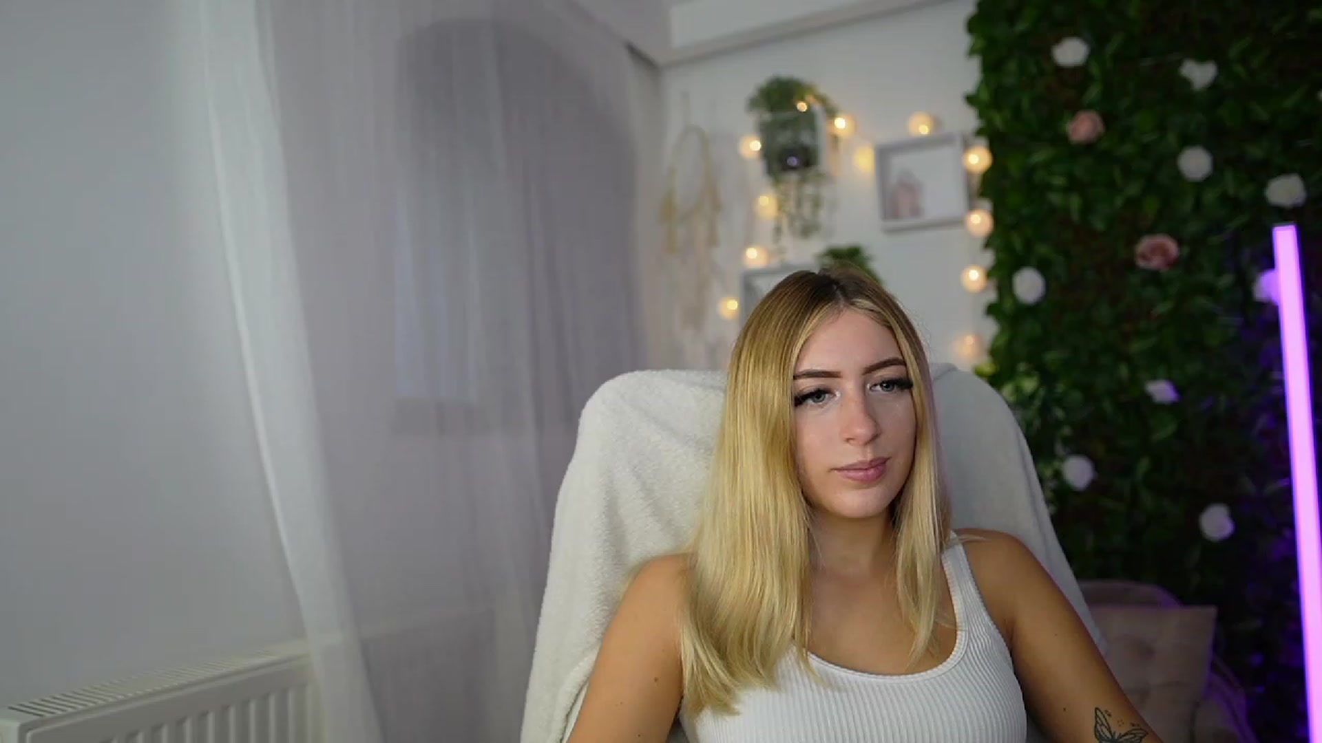 Gallery image thumbnail from Tina_Nappi18's myfreecams stream on, 09/18/2023, 14:55 image 20 of 20