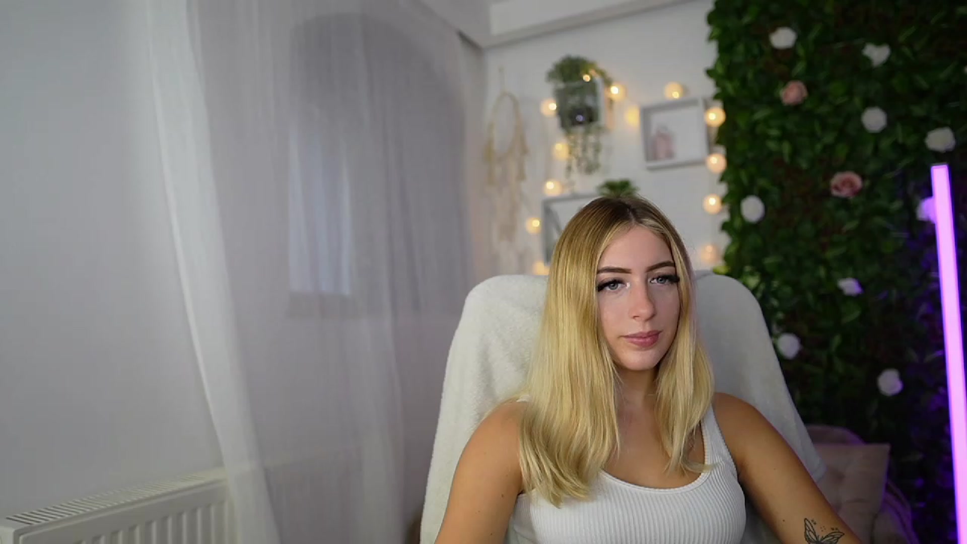 Gallery image thumbnail from Tina_Nappi18's myfreecams stream on, 09/18/2023, 14:55 image 13 of 20