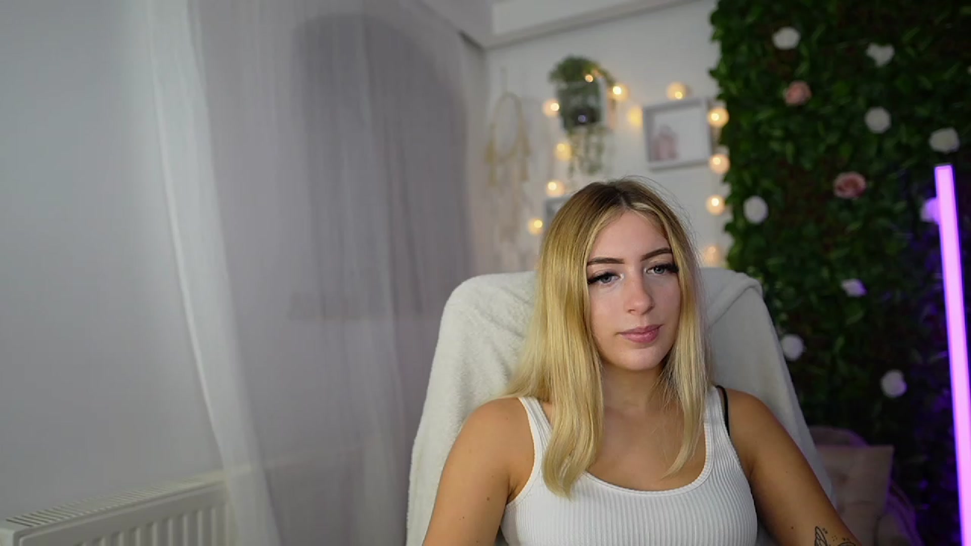 Gallery image thumbnail from Tina_Nappi18's myfreecams stream on, 09/18/2023, 15:59 image 20 of 20