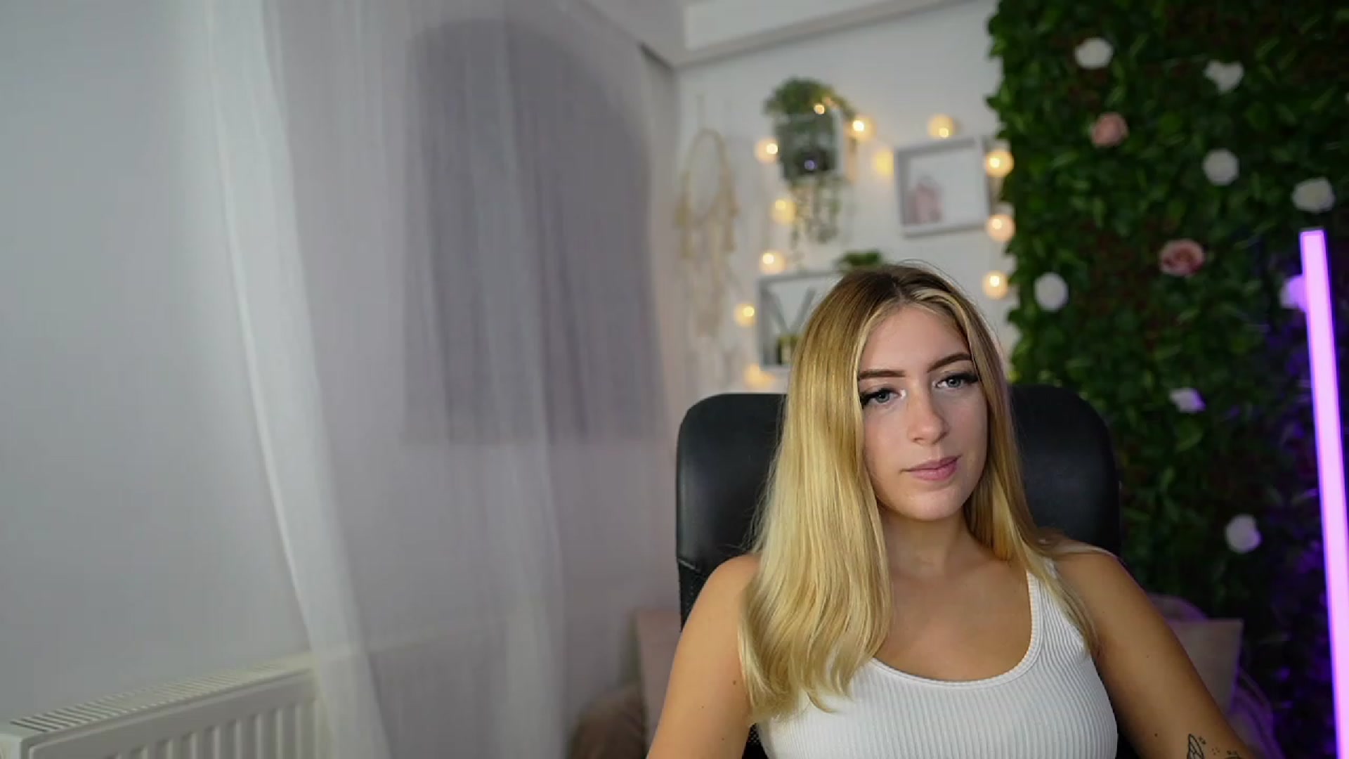 Gallery image thumbnail from Tina_Nappi18's myfreecams stream on, 09/18/2023, 17:52 image 20 of 20