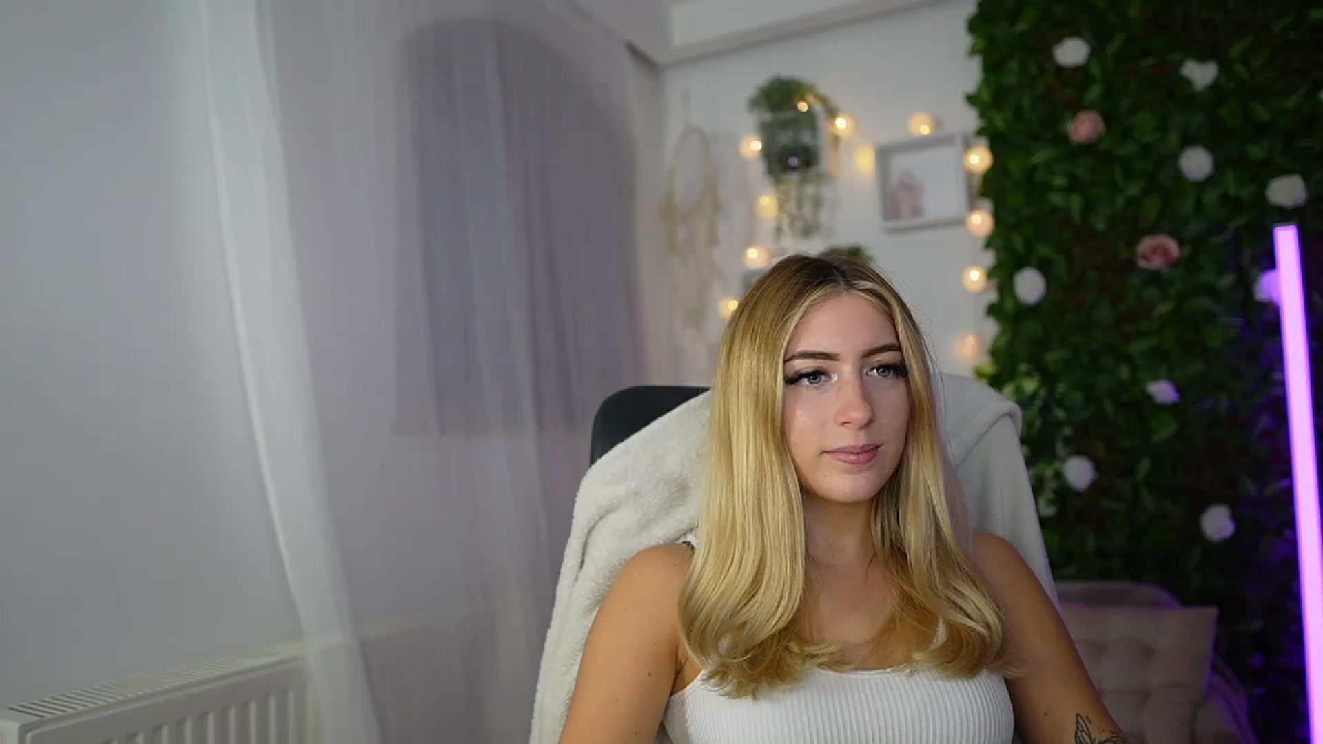 Gallery image thumbnail from Tina_Nappi18's myfreecams stream on, 09/18/2023, 17:52 image 1 of 20