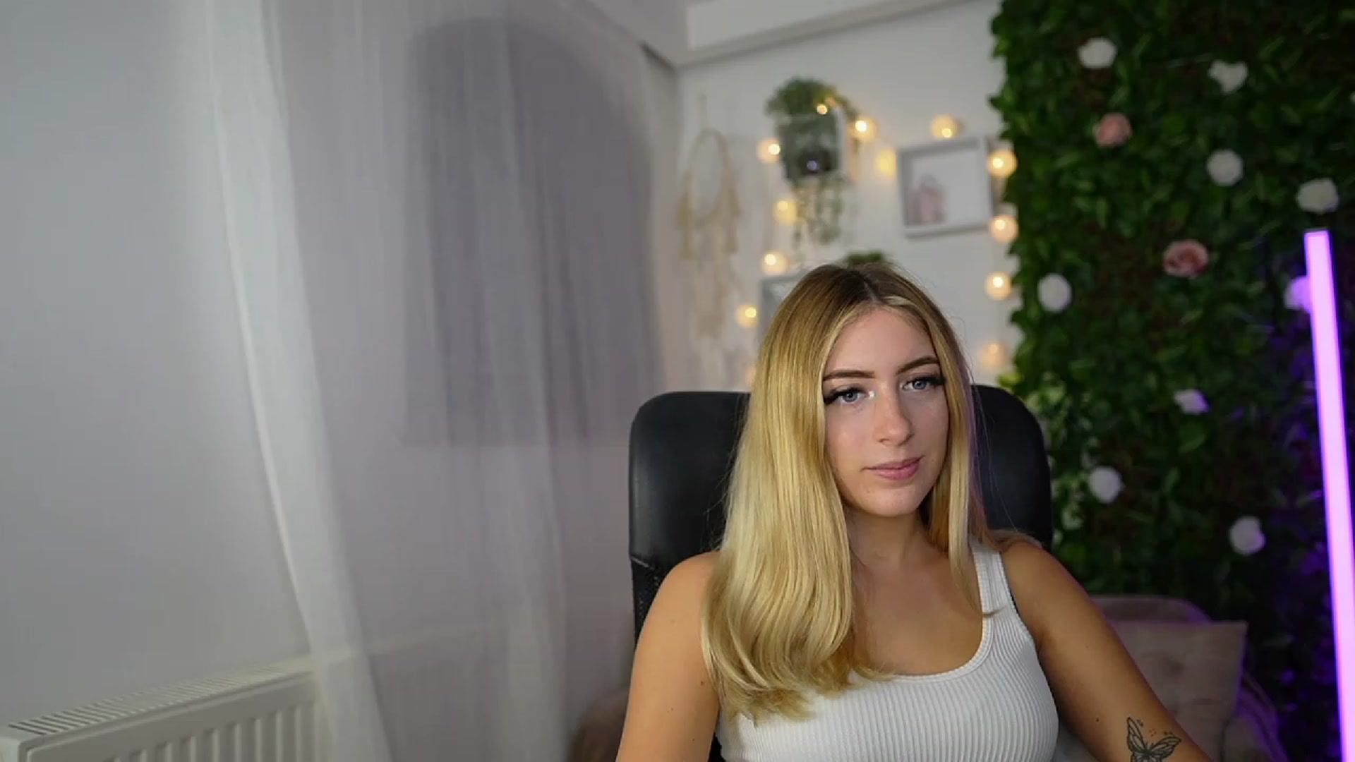 Gallery image thumbnail from Tina_Nappi18's myfreecams stream on, 09/18/2023, 17:52 image 3 of 20