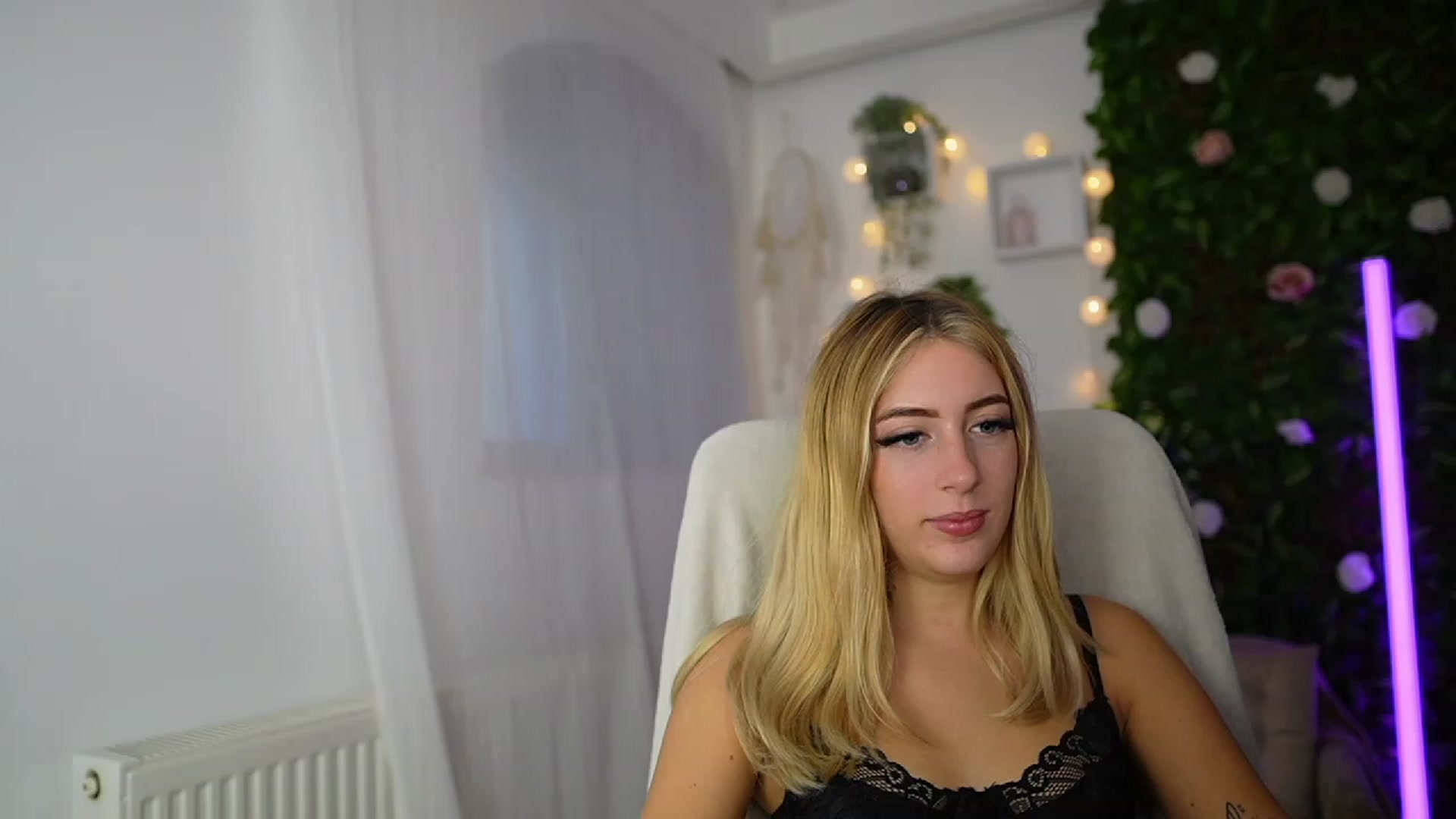 Gallery image thumbnail from Tina_Nappi18's myfreecams stream on, 09/19/2023, 14:17 image 1 of 20