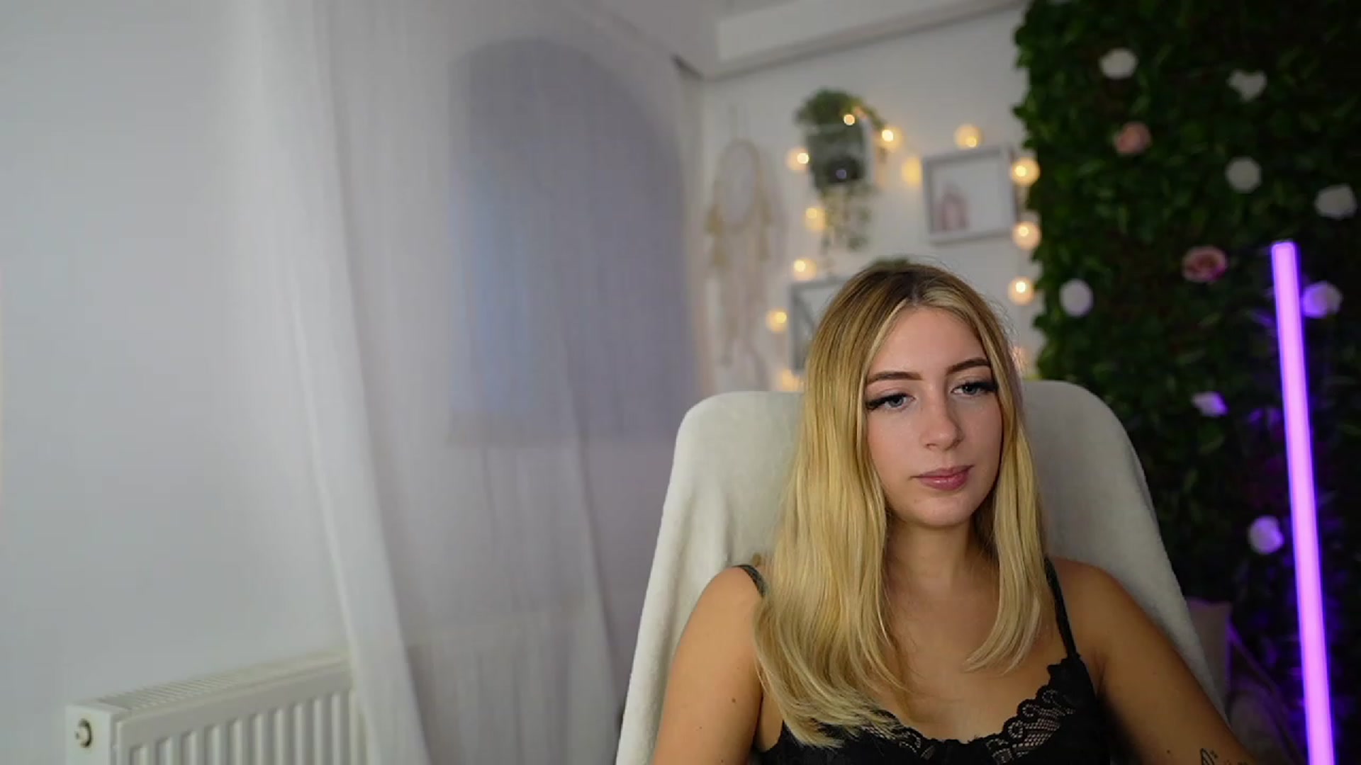 Gallery image thumbnail from Tina_Nappi18's myfreecams stream on, 09/19/2023, 15:32 image 20 of 20